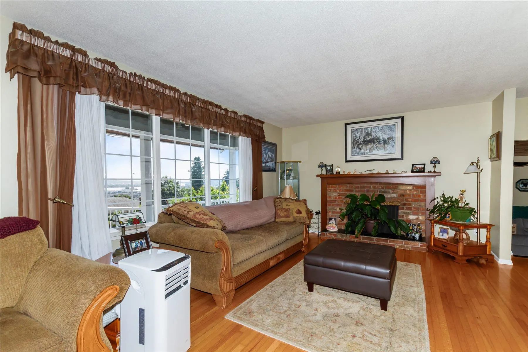 1571 Hammond Avenue