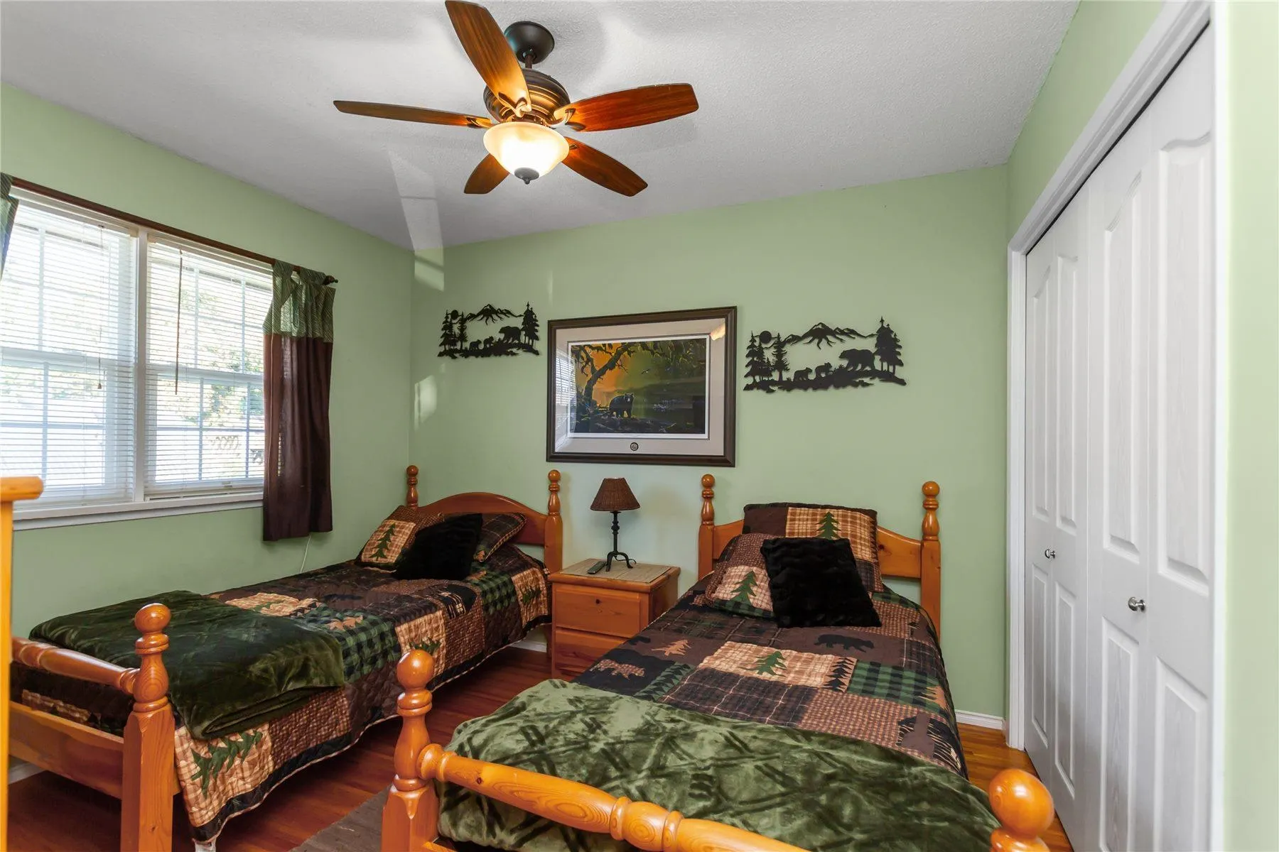 1571 Hammond Avenue