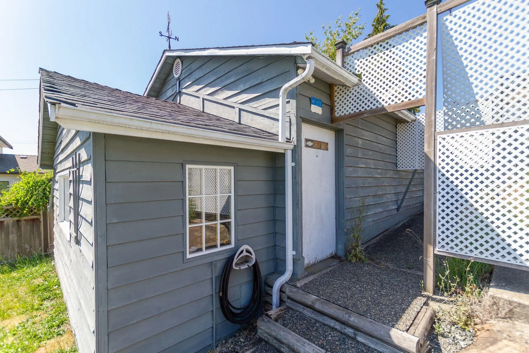 1571 Hammond Avenue