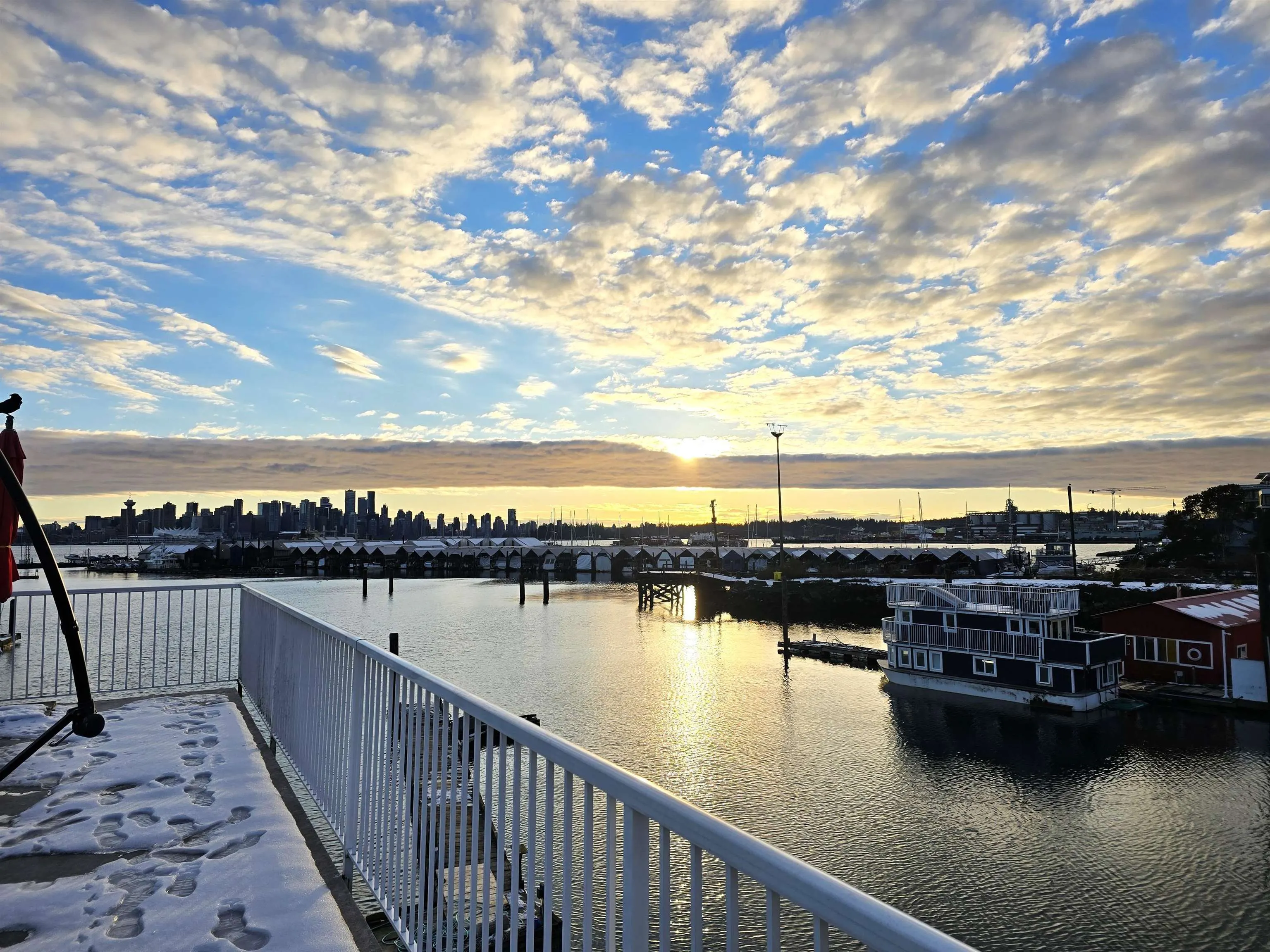GNB20 415 W Esplanade