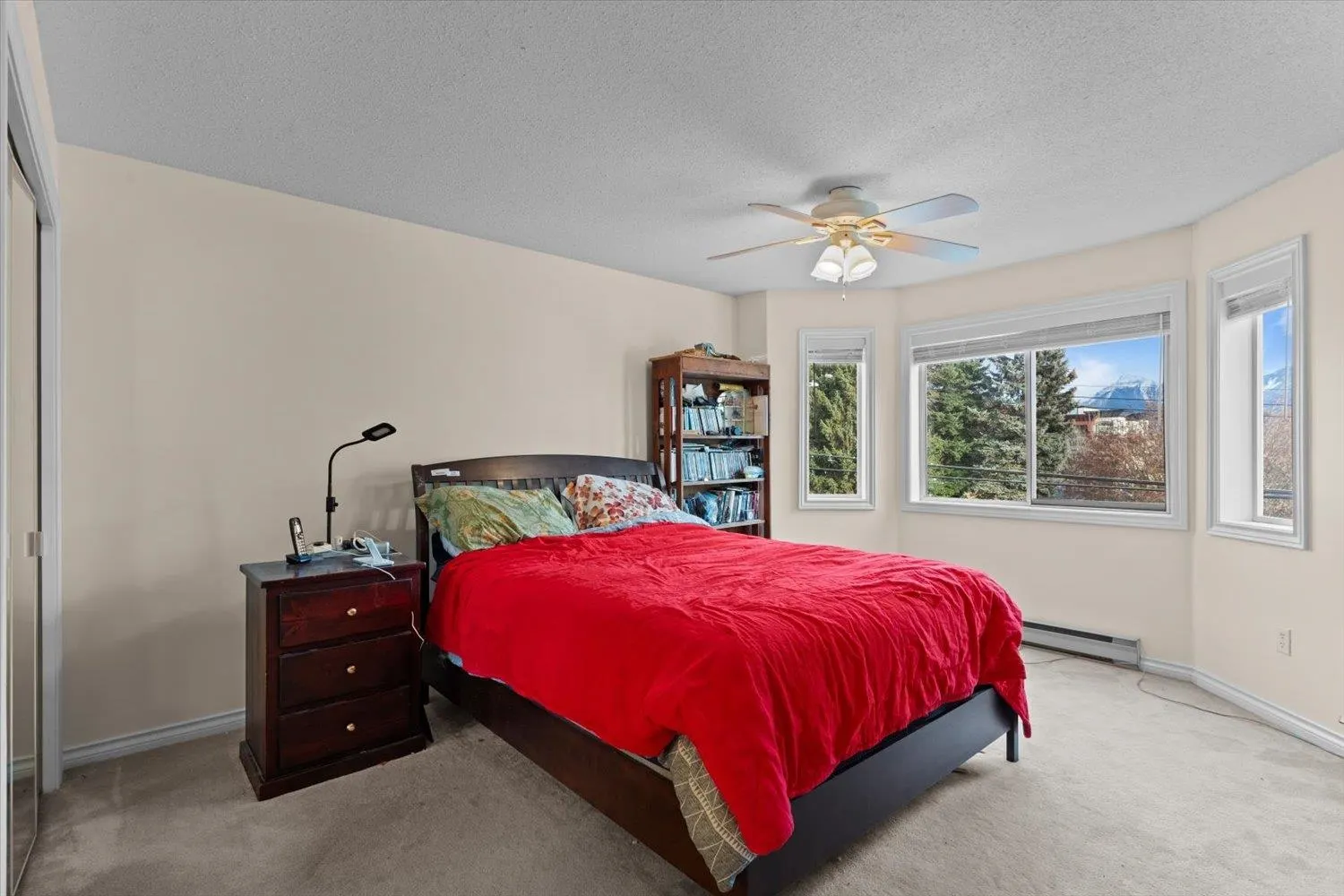 201 8985 Mary Street