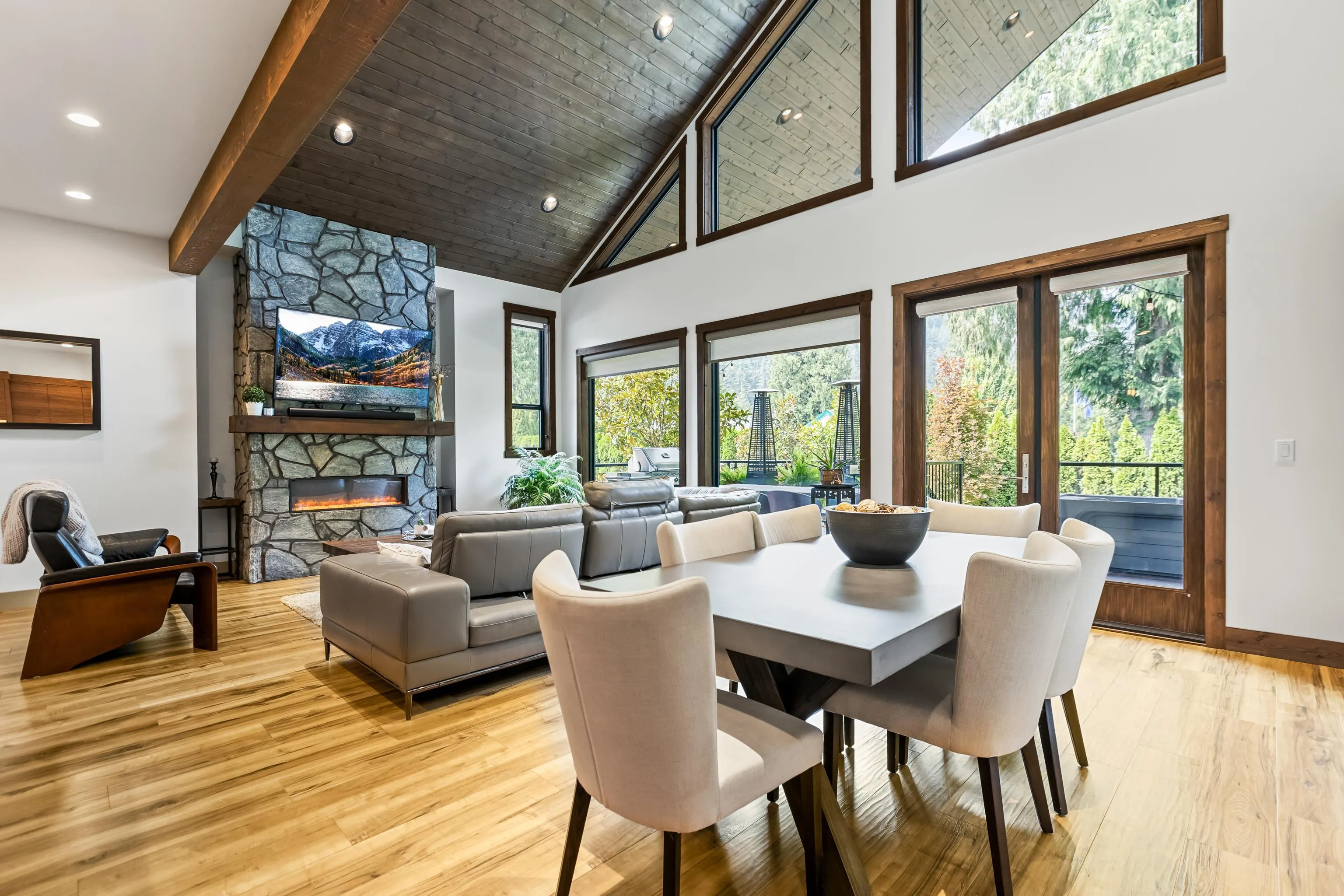 14 14550 Morris Valley Road