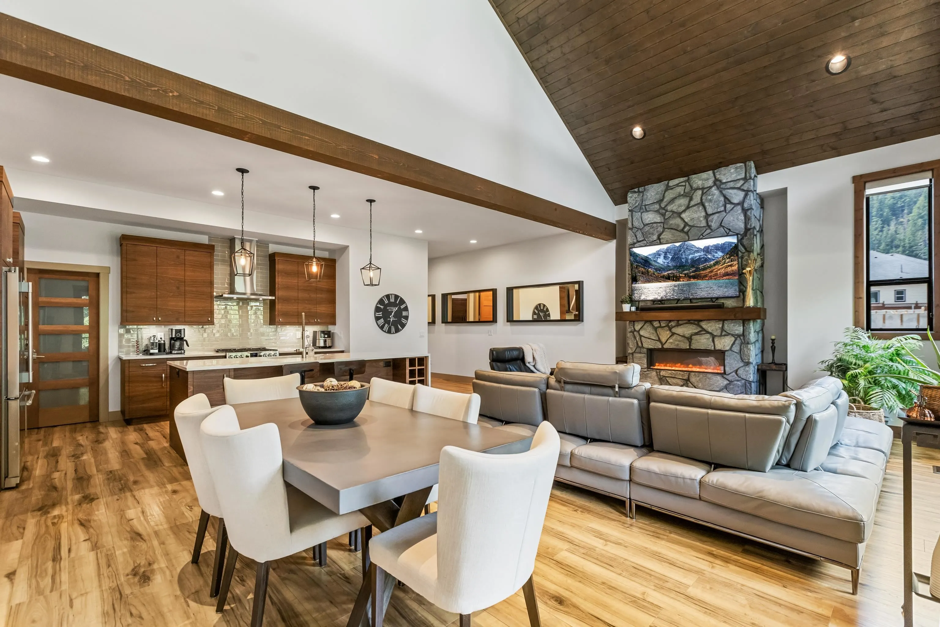 14 14550 Morris Valley Road