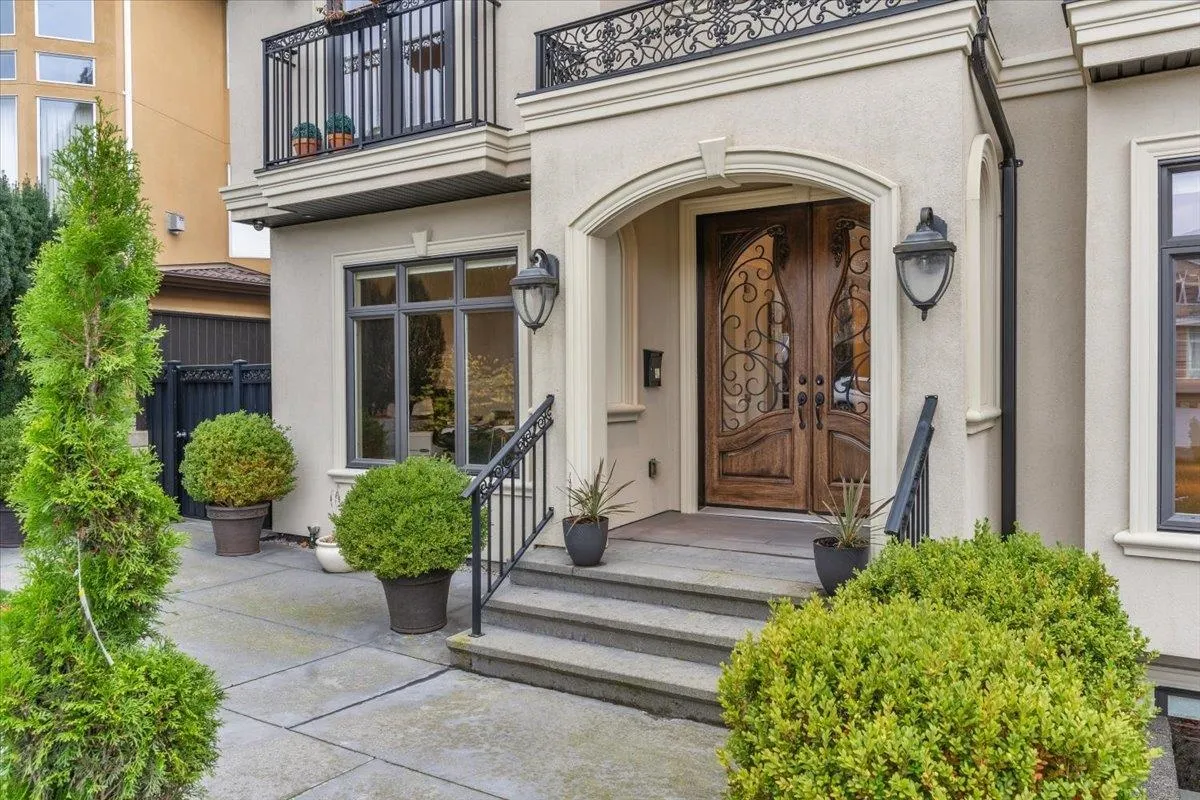 7158 Ridgeview Drive
