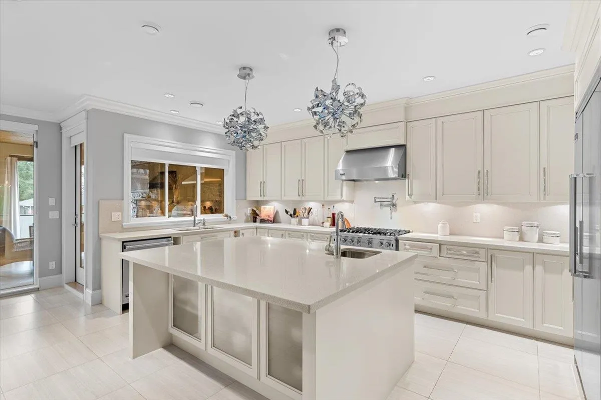 7158 Ridgeview Drive