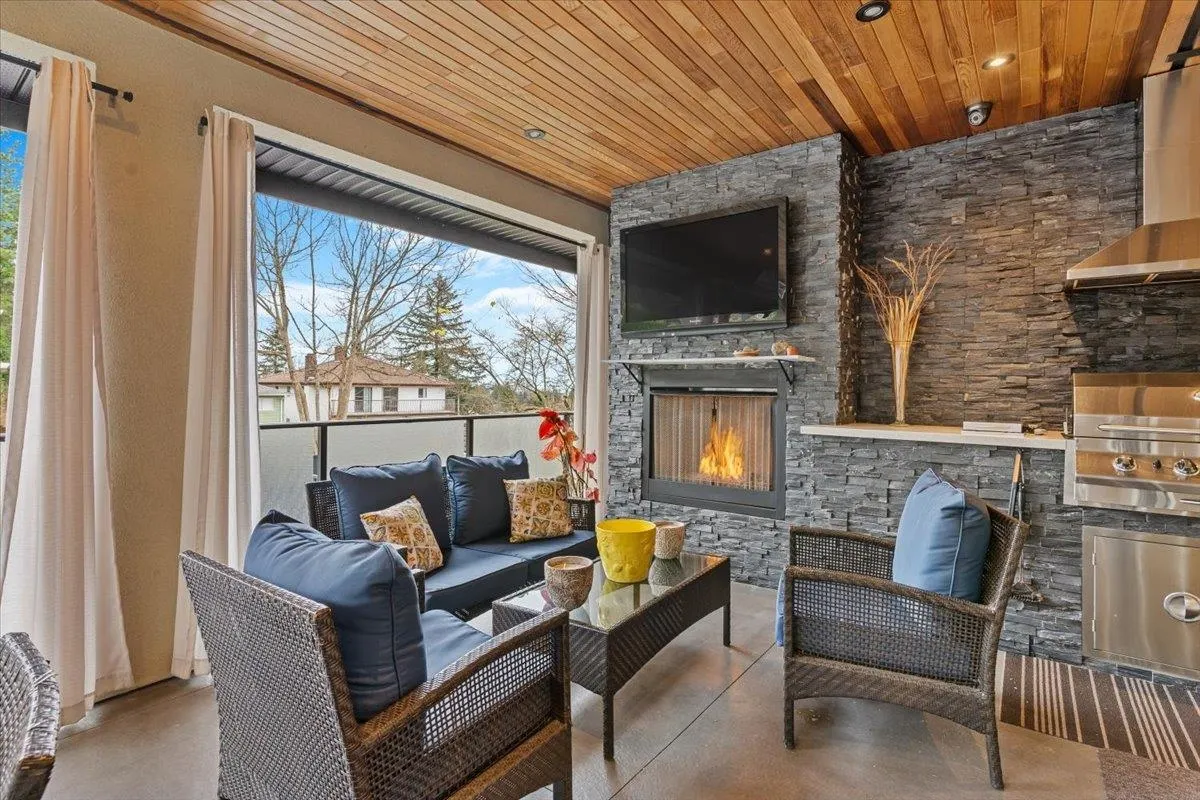 7158 Ridgeview Drive
