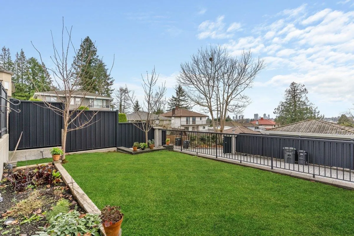 7158 Ridgeview Drive