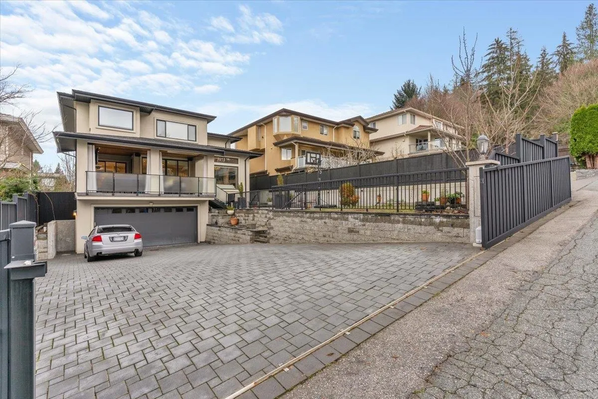 7158 Ridgeview Drive