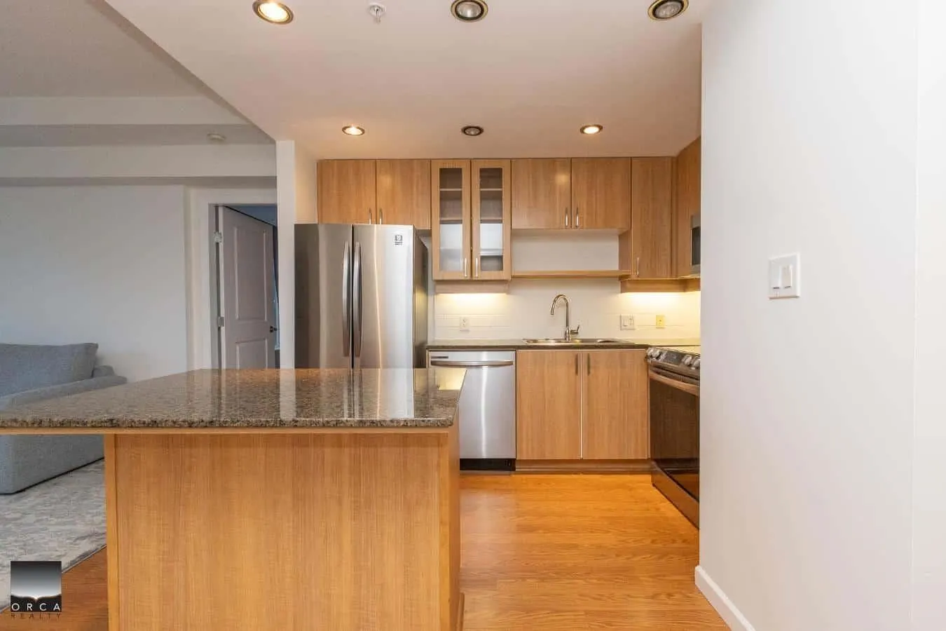 707 9232 University Crescent