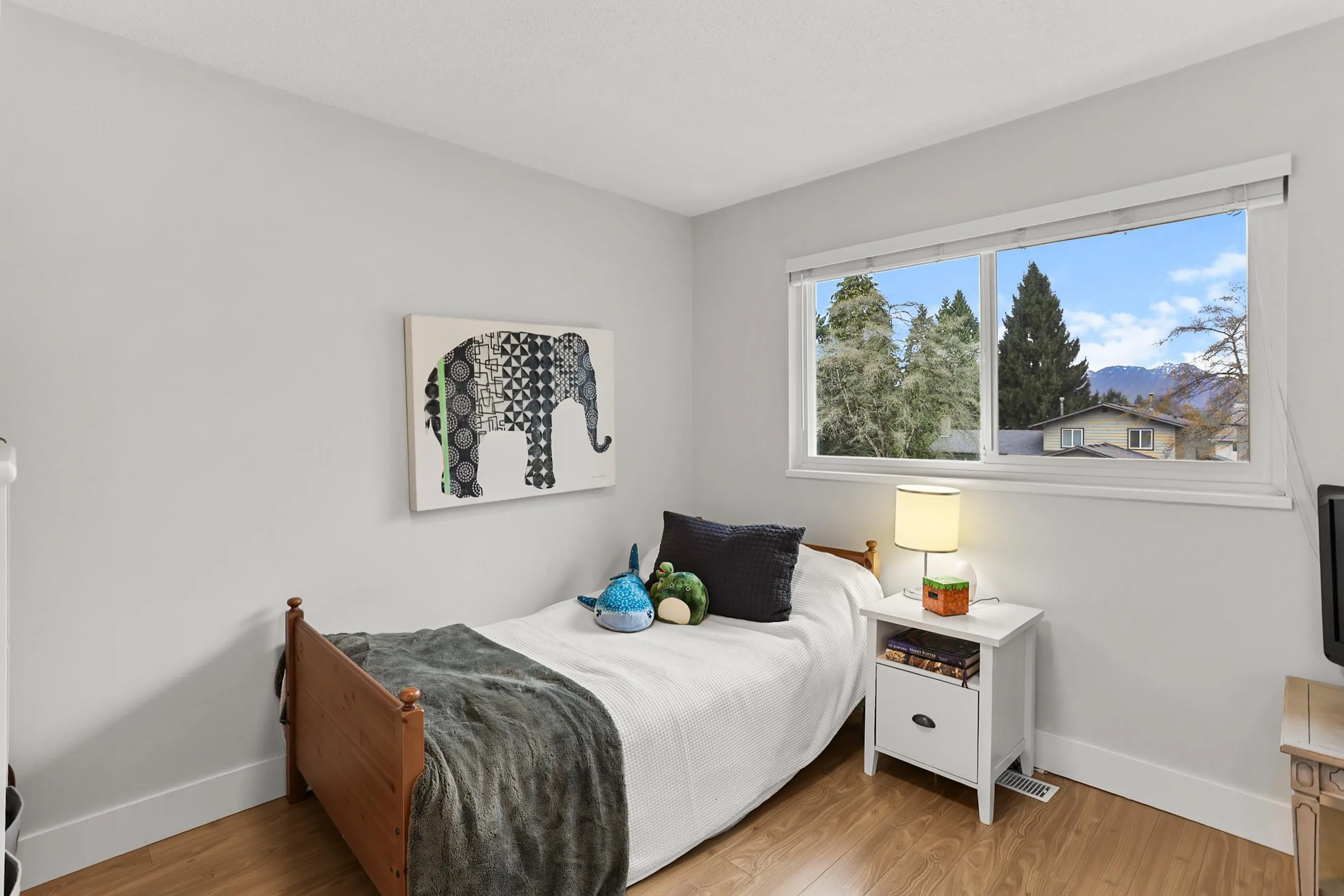 20882 Alpine Crescent
