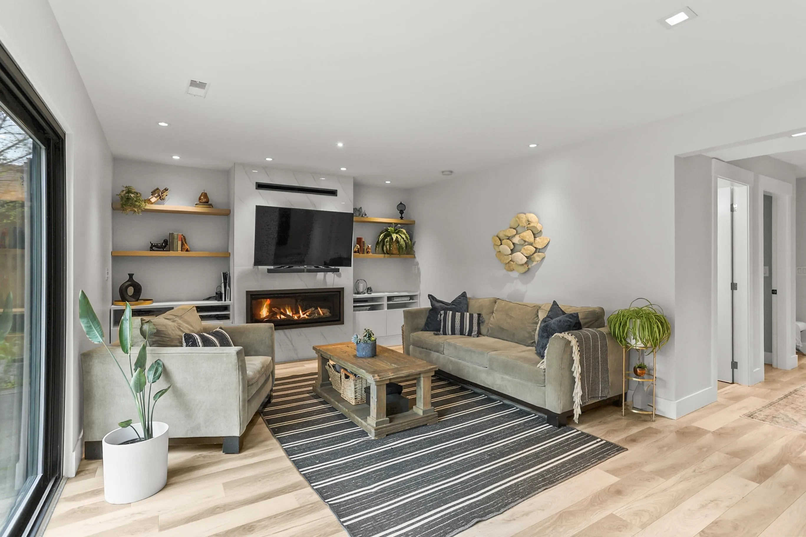 20882 Alpine Crescent