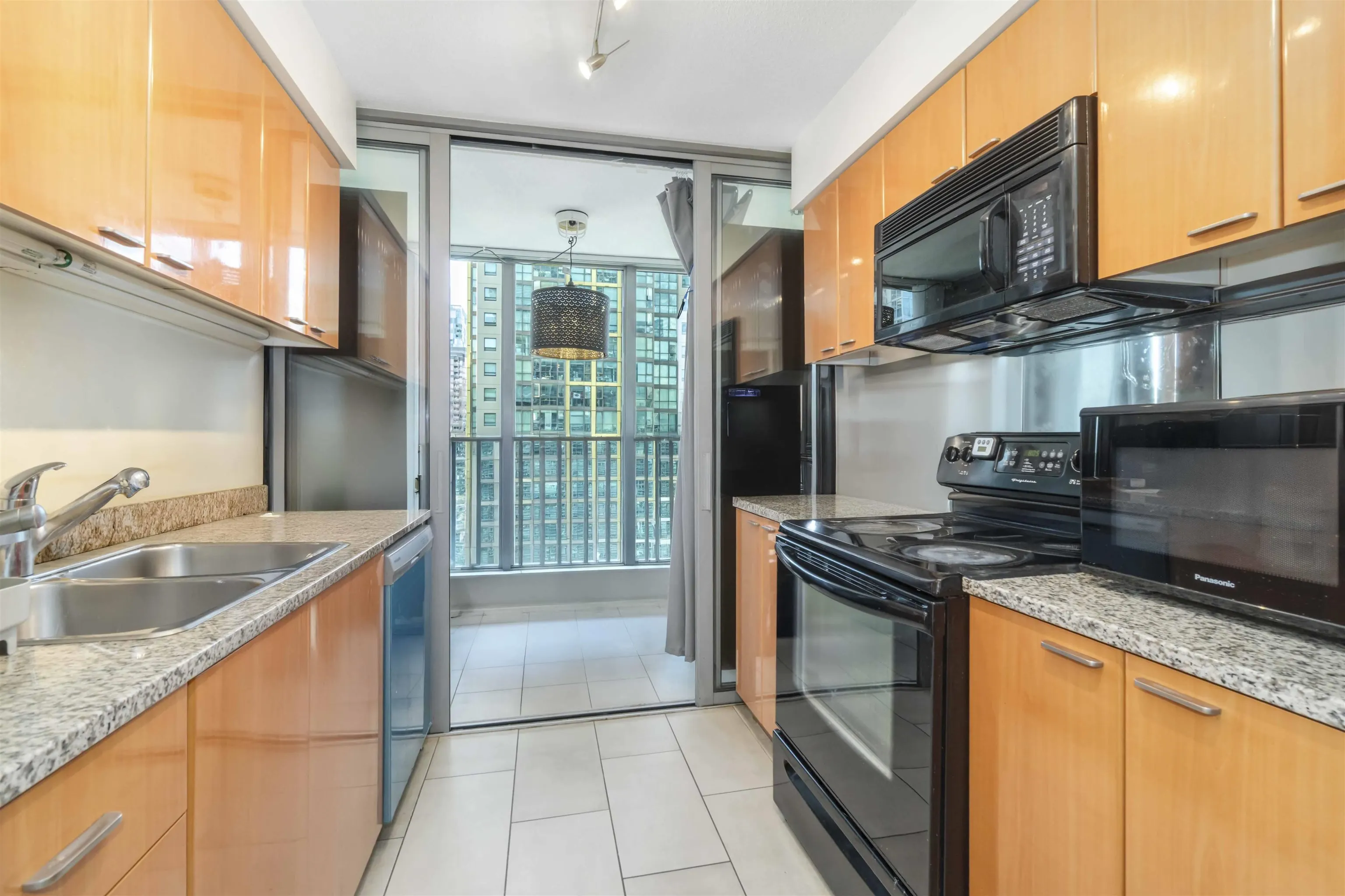 1408 1288 W Georgia Street