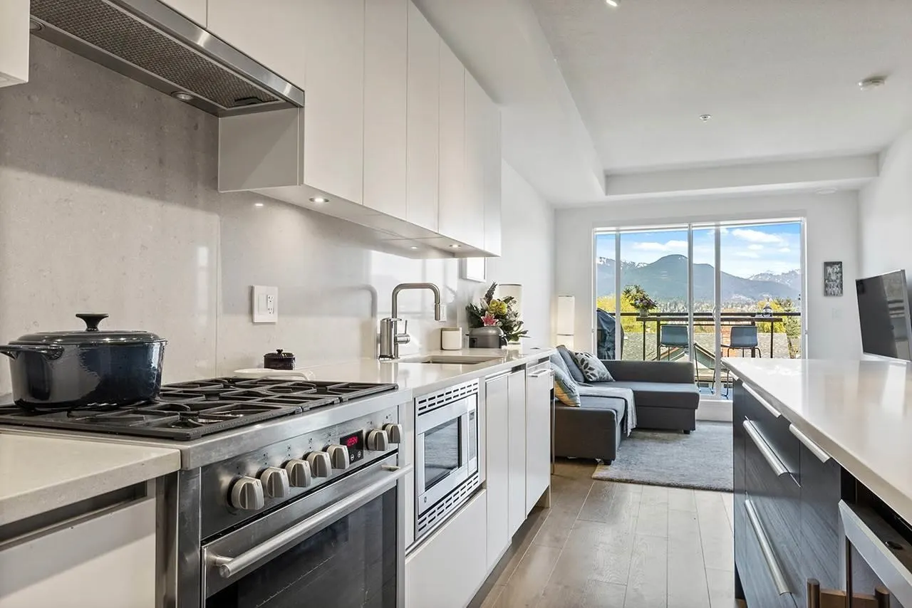 311 2141 E Hastings Street