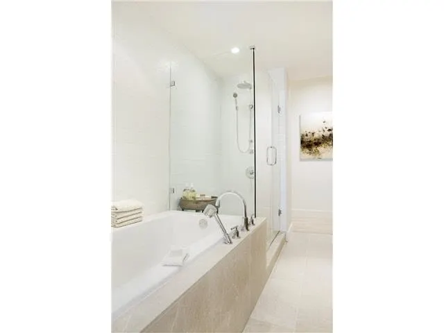 100 888 Arthur Erickson Place