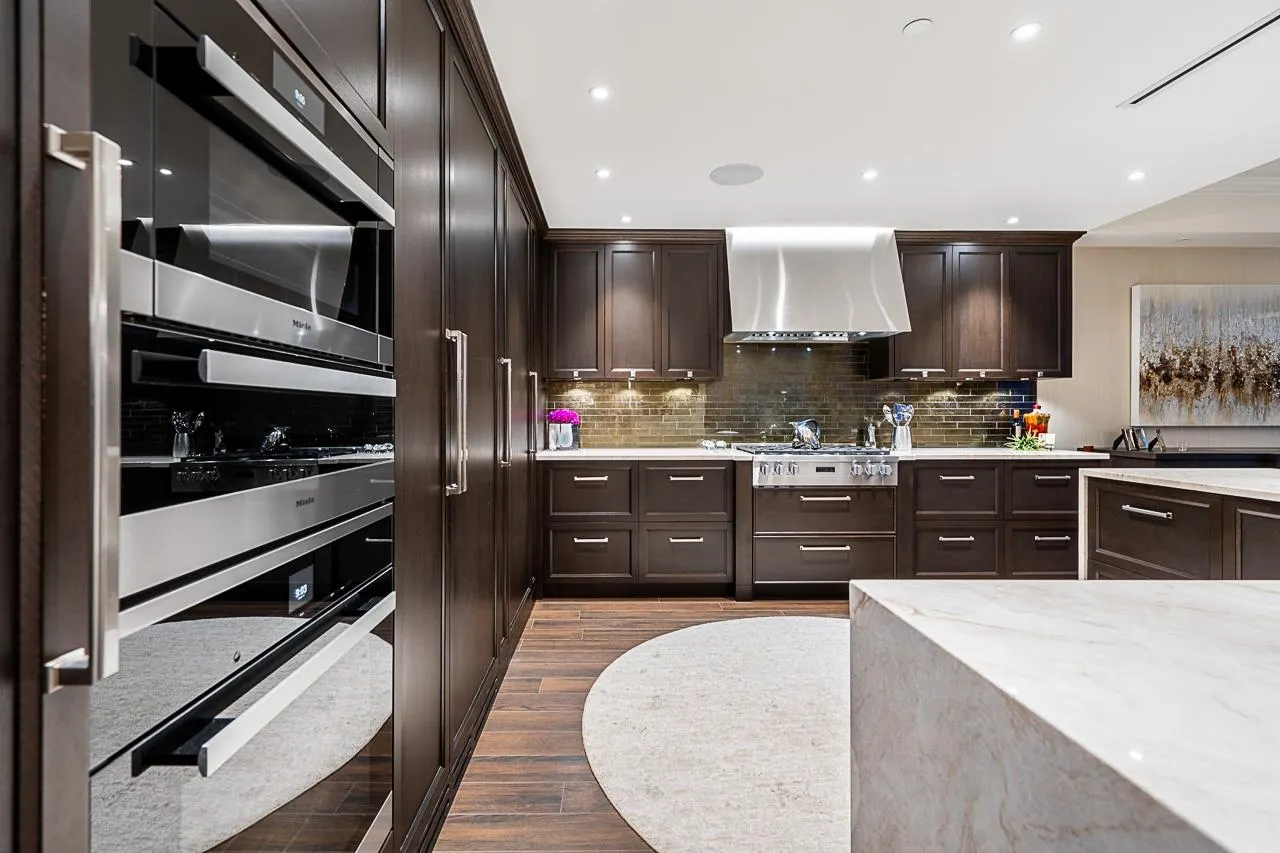 2802 428 Beach Crescent