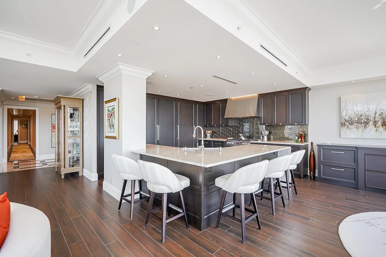 2802 428 Beach Crescent