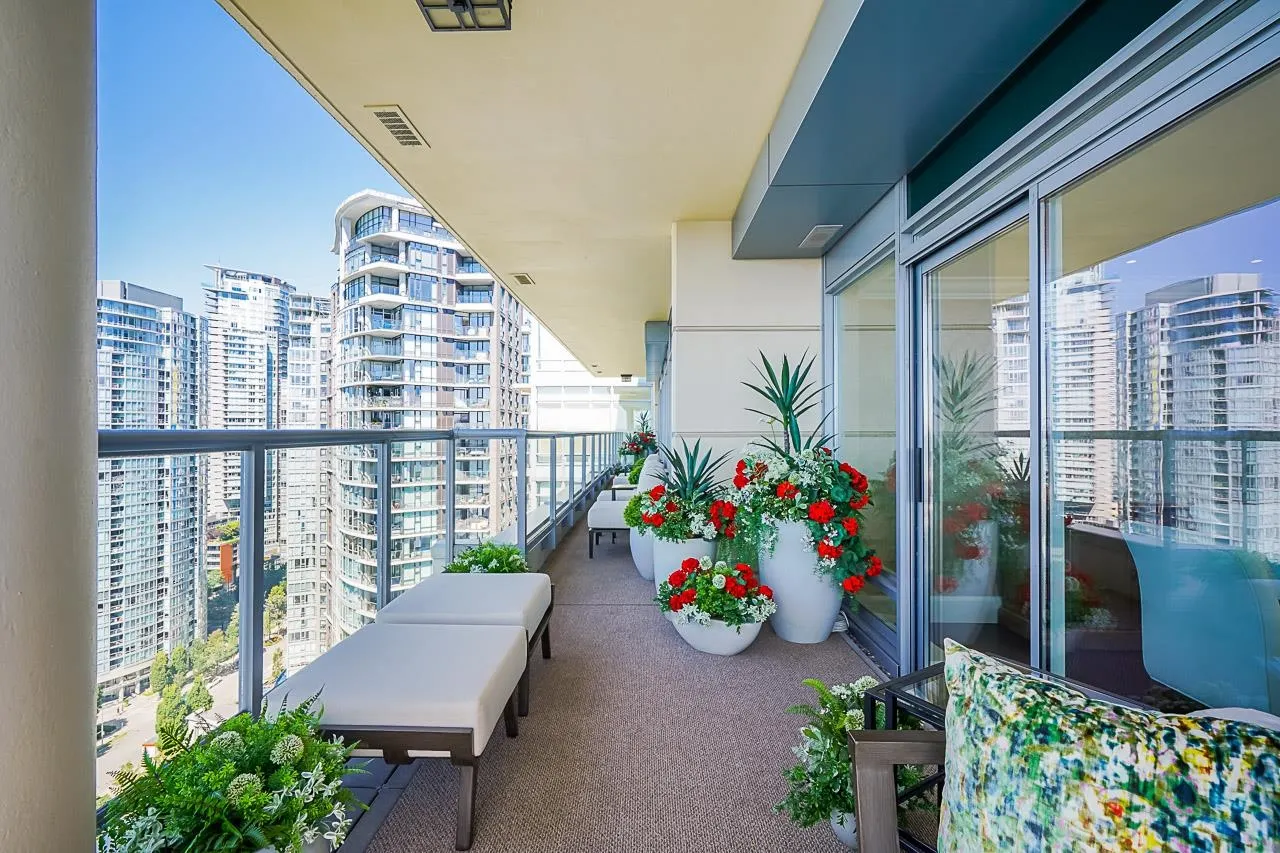 2802 428 Beach Crescent