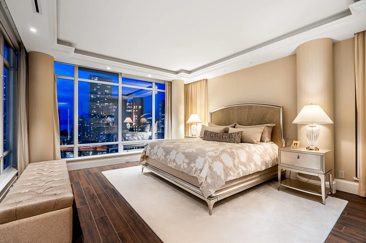 2802 428 Beach Crescent