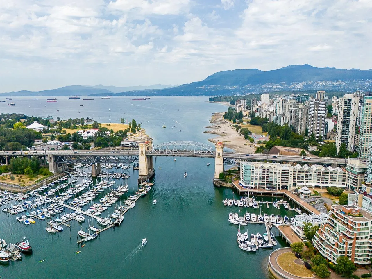 2802 428 Beach Crescent