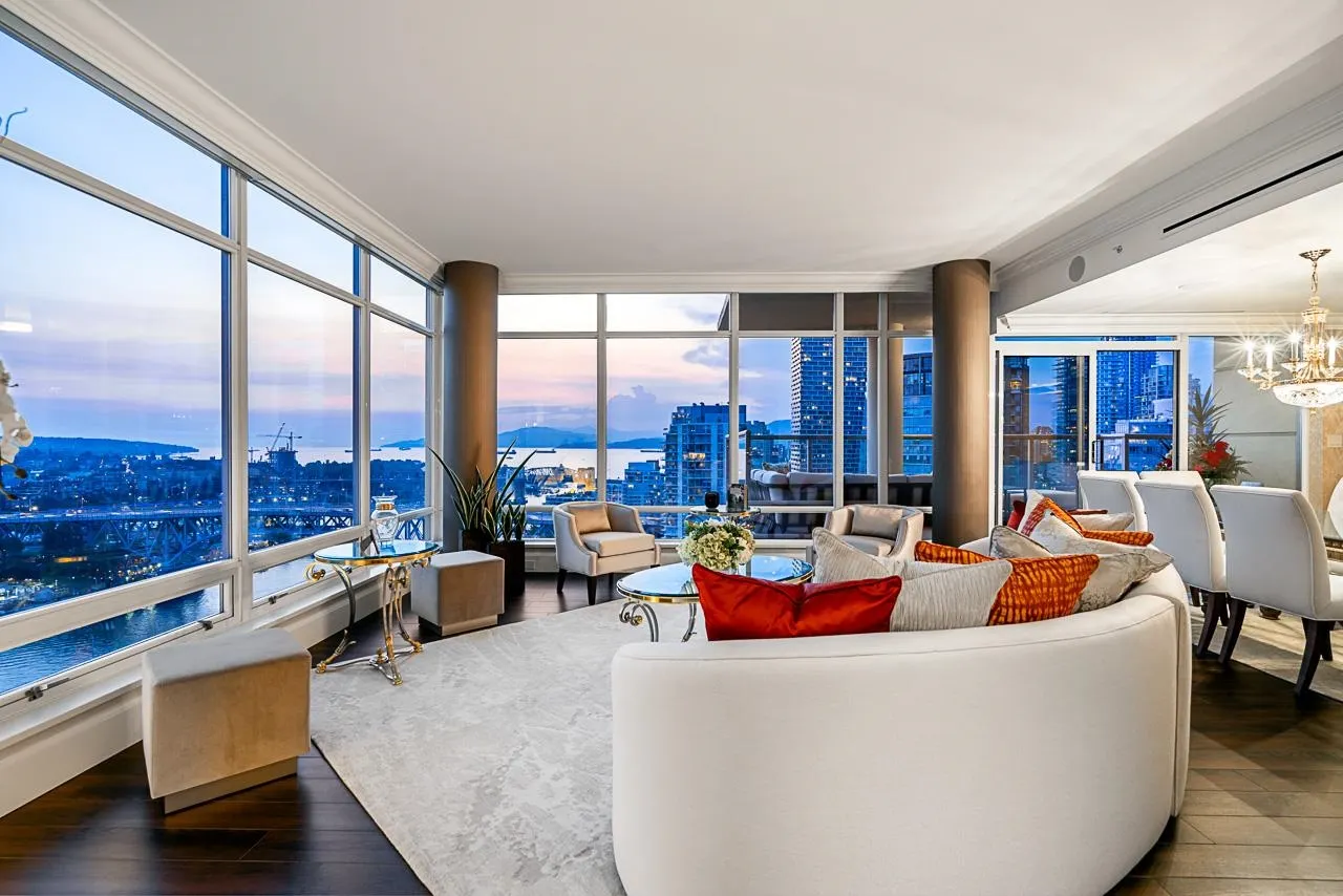 2802 428 Beach Crescent