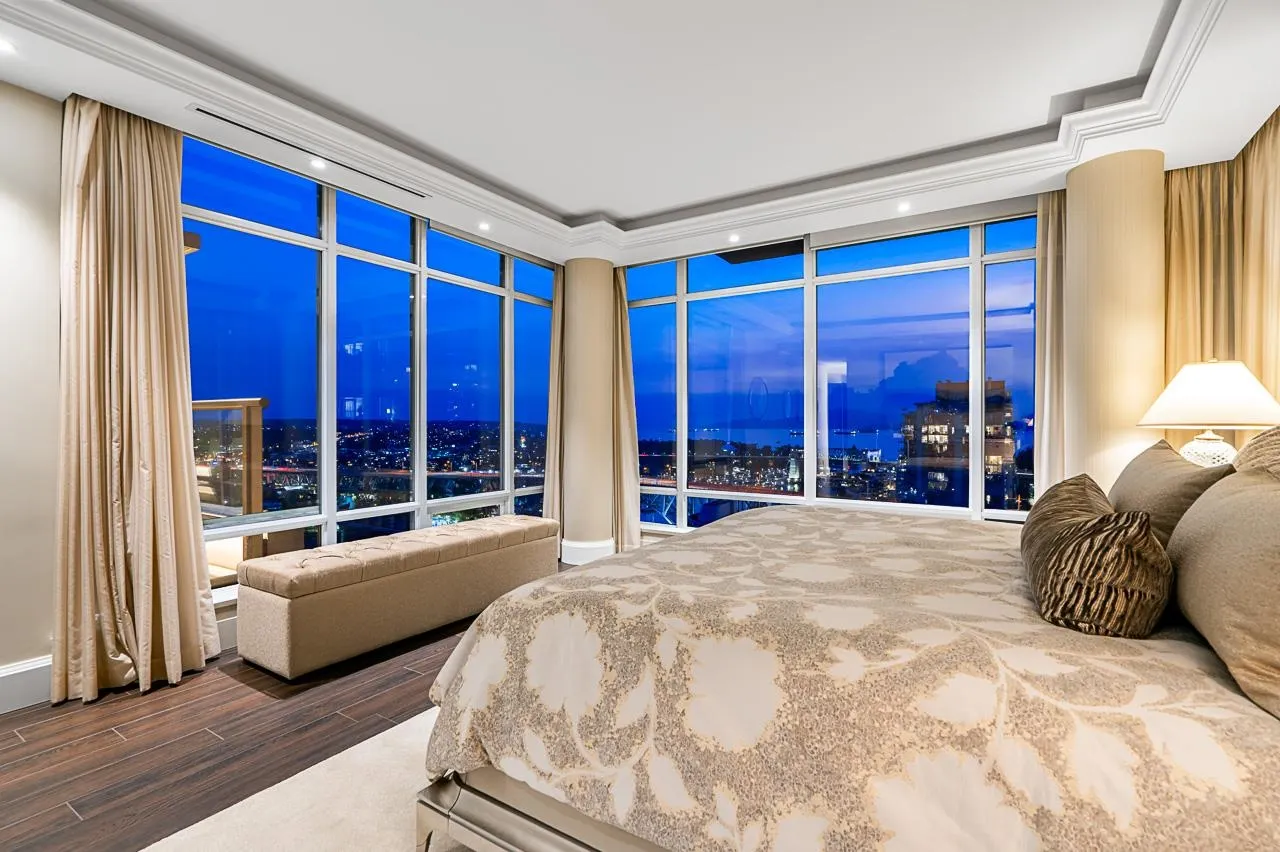 2802 428 Beach Crescent