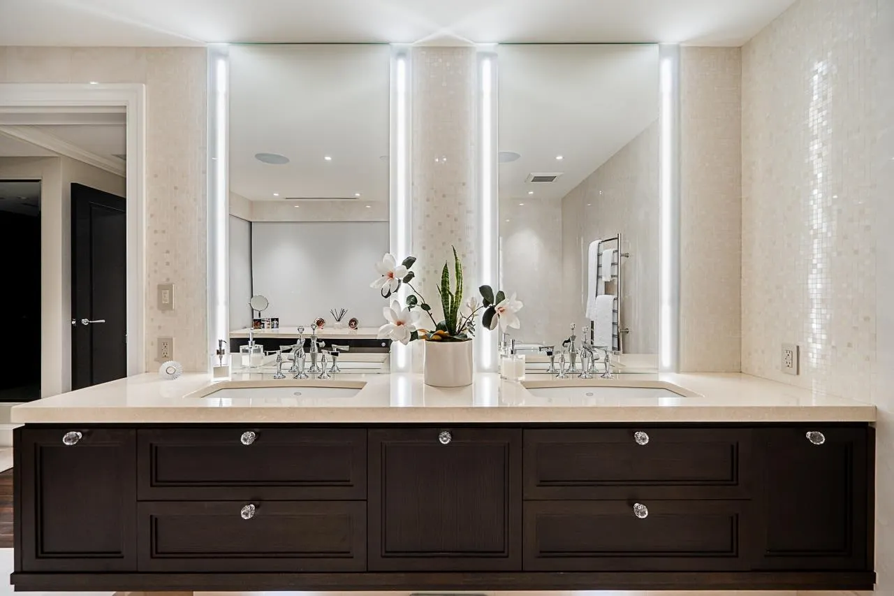 2802 428 Beach Crescent