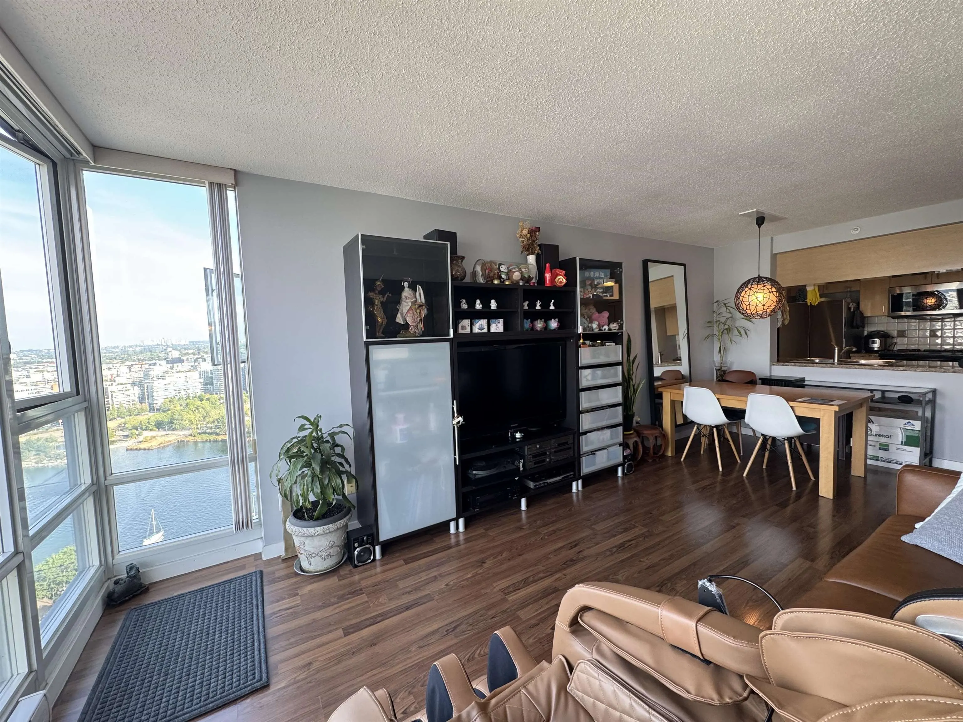 3202 1033 Marinaside Crescent