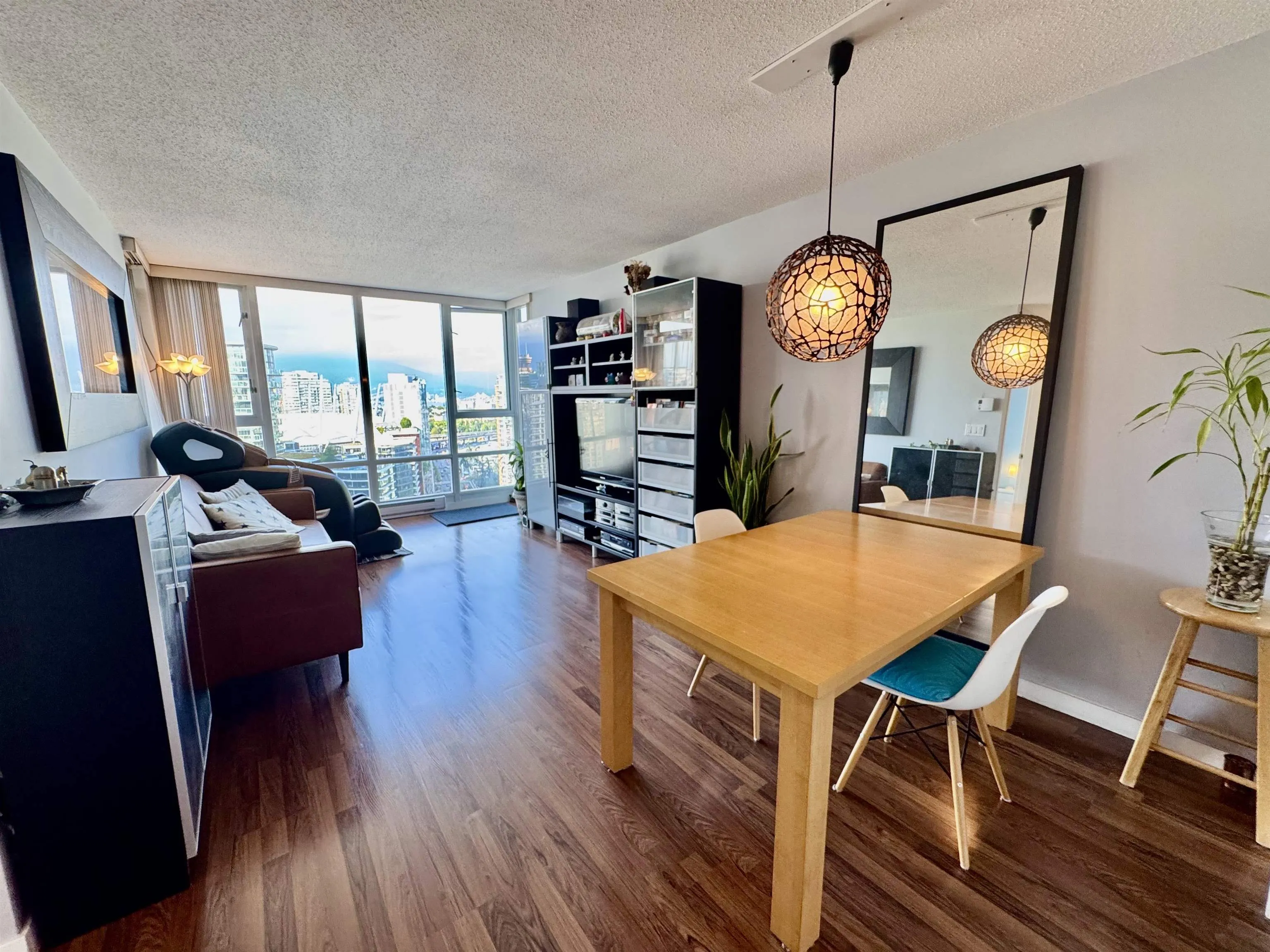 3202 1033 Marinaside Crescent