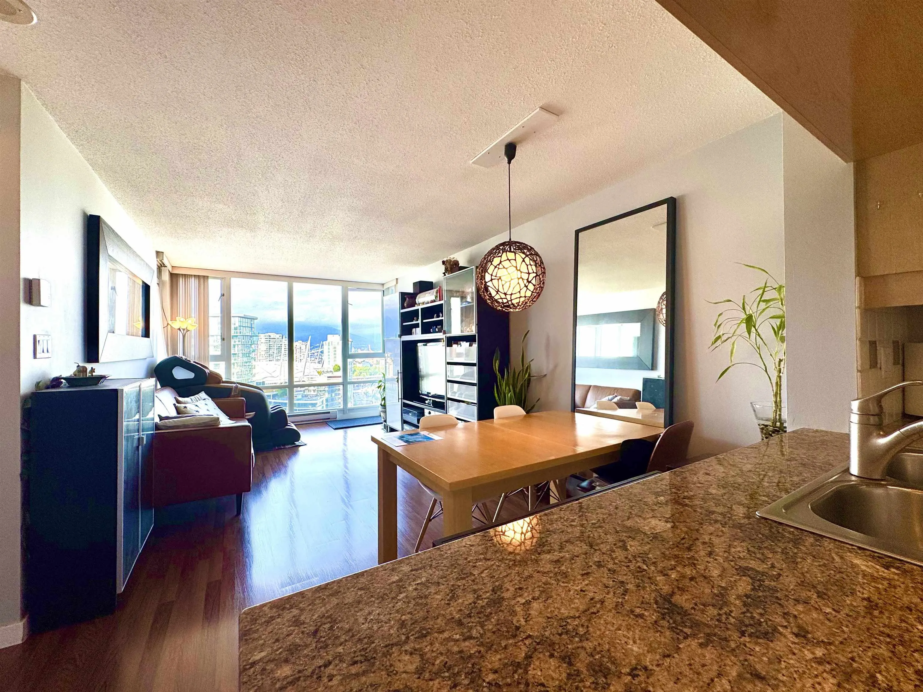 3202 1033 Marinaside Crescent