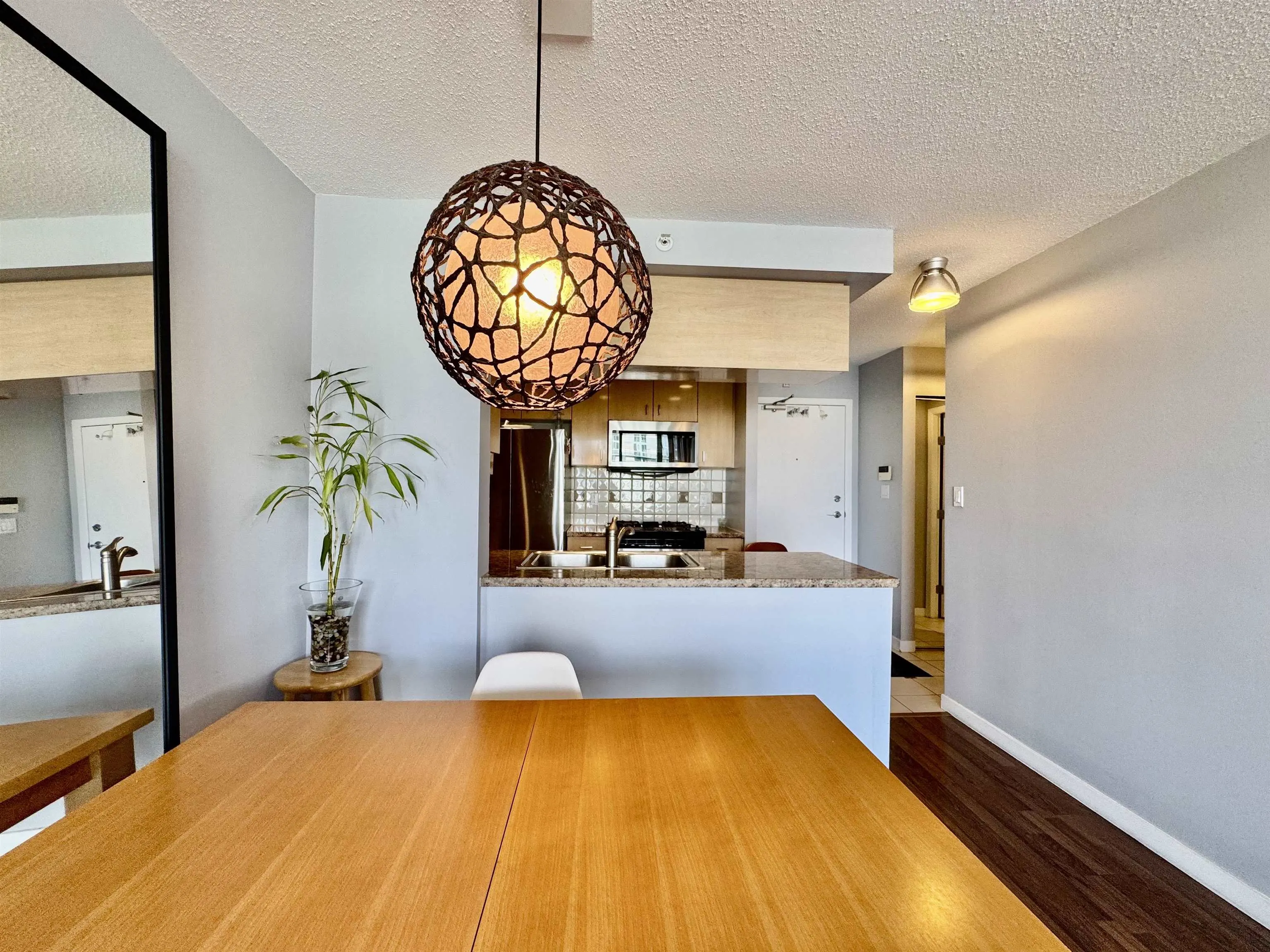 3202 1033 Marinaside Crescent