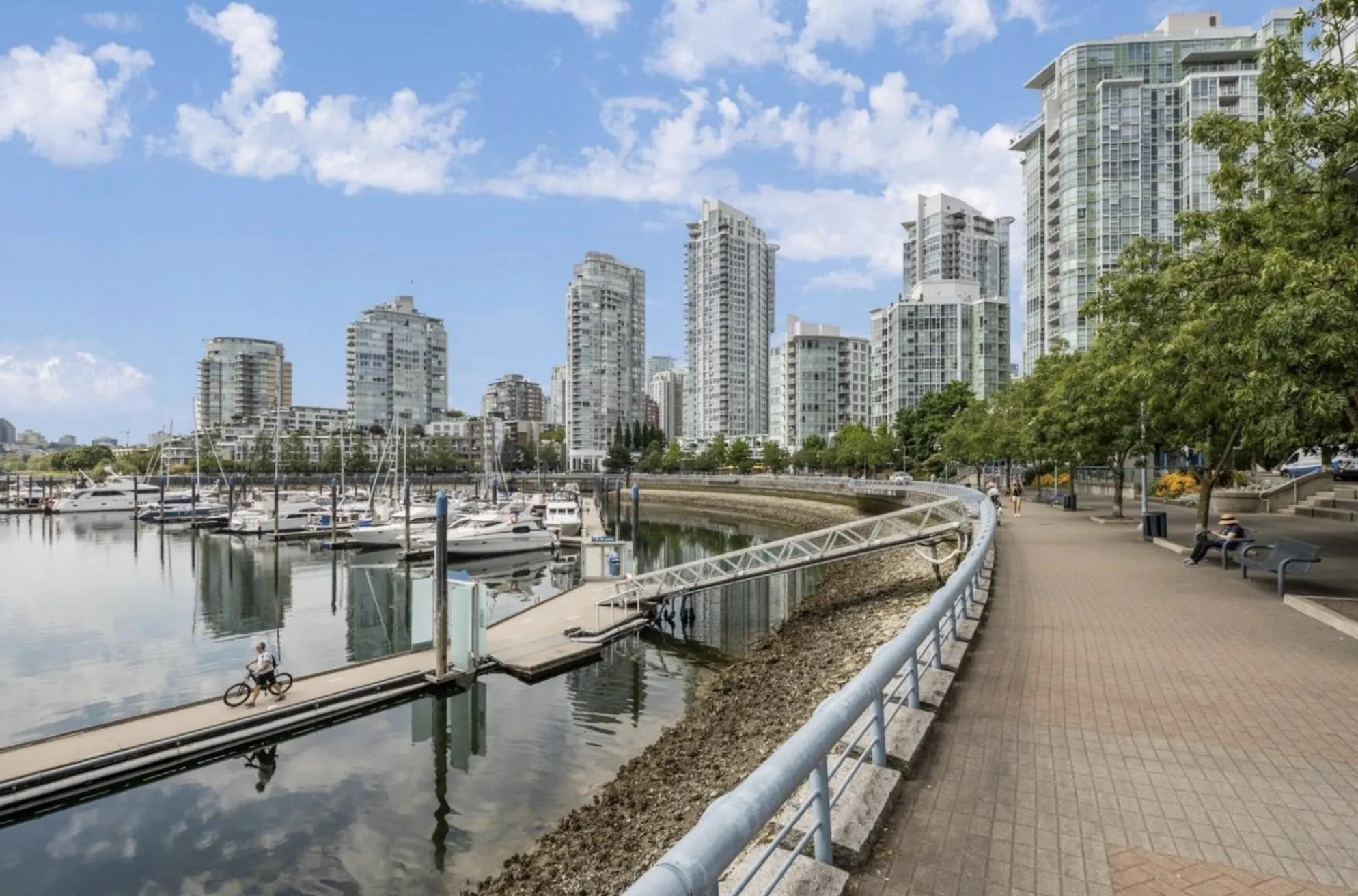 3202 1033 Marinaside Crescent