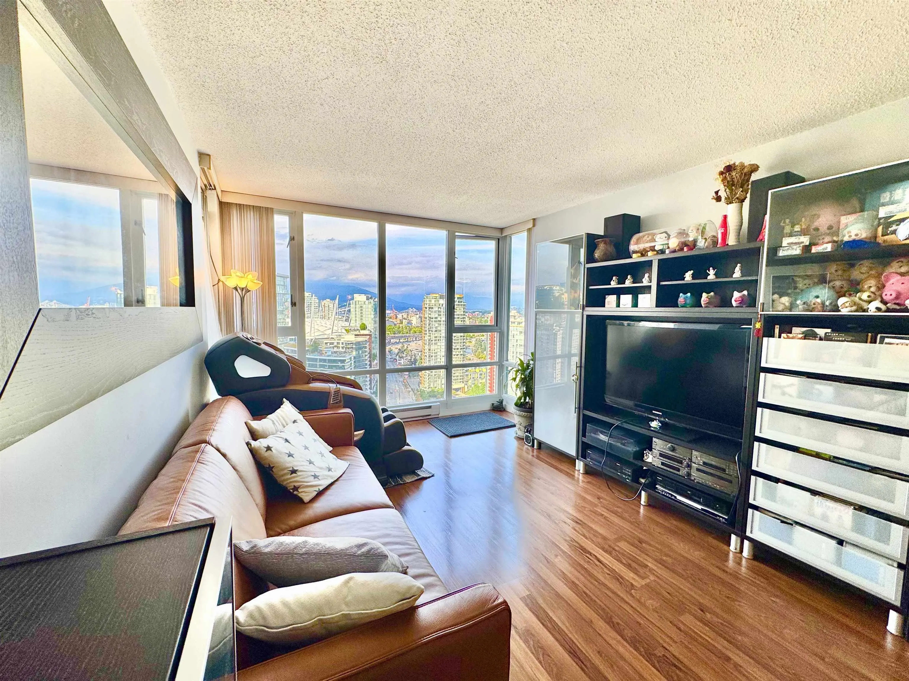 3202 1033 Marinaside Crescent