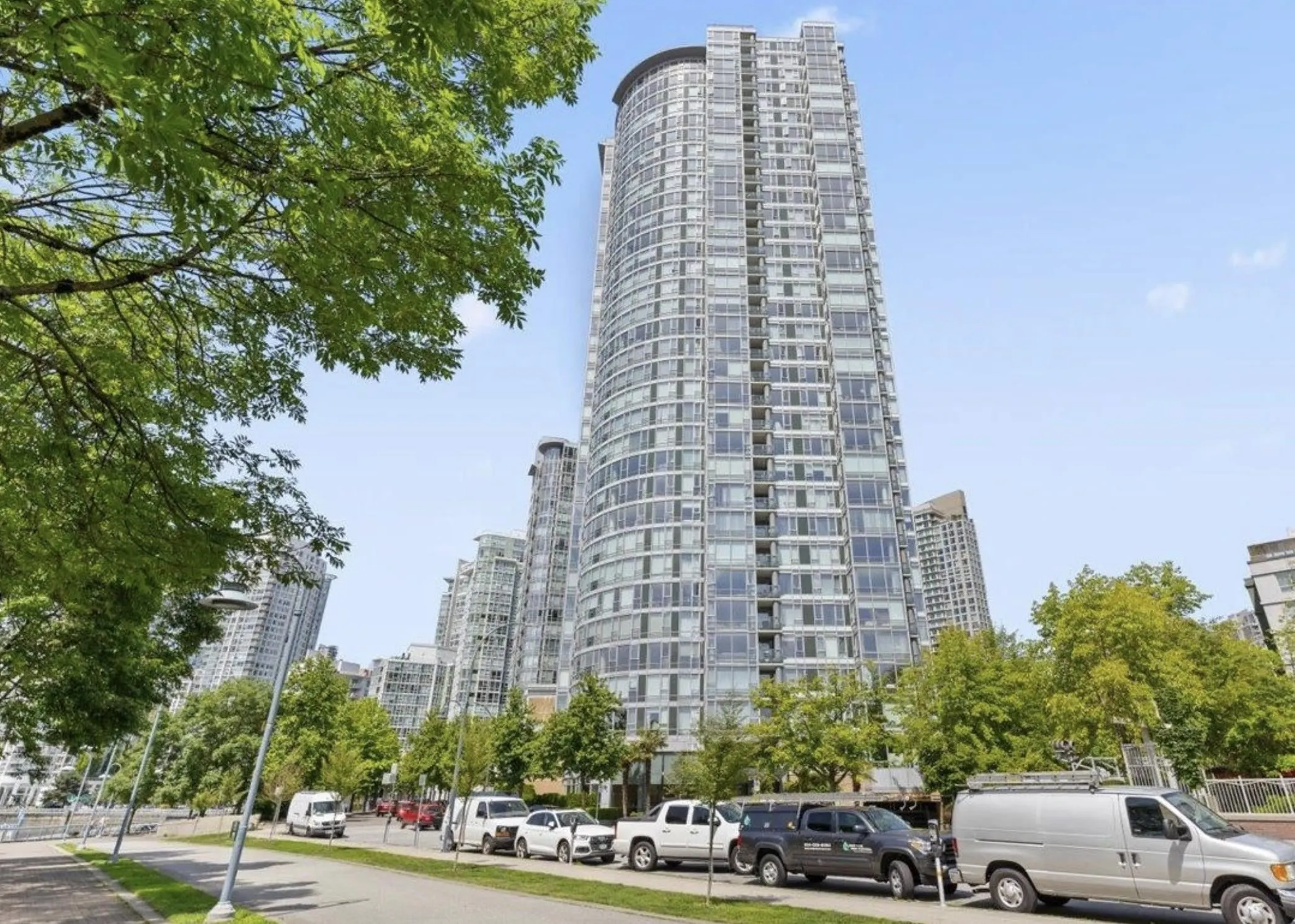 3202 1033 Marinaside Crescent