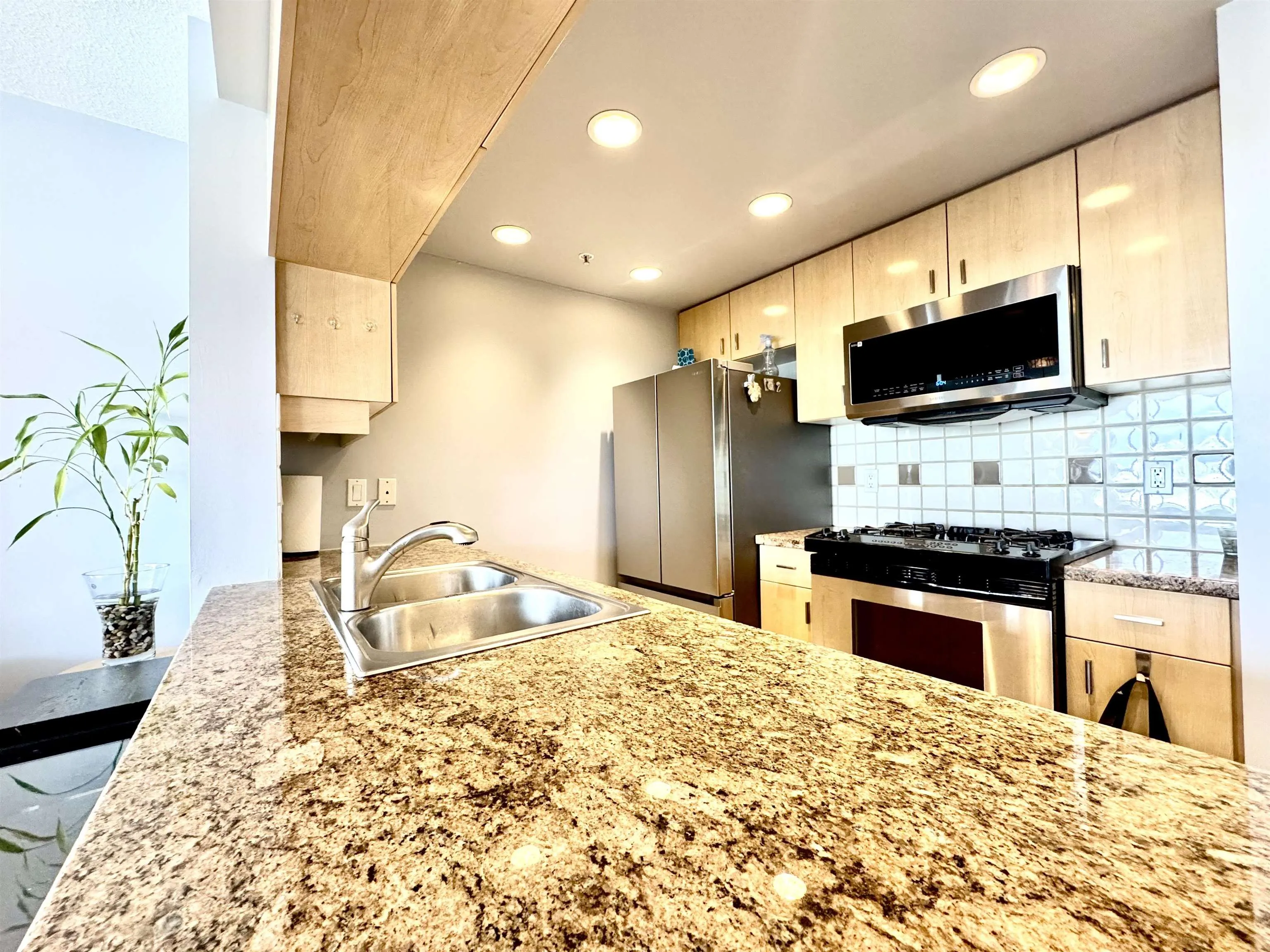 3202 1033 Marinaside Crescent