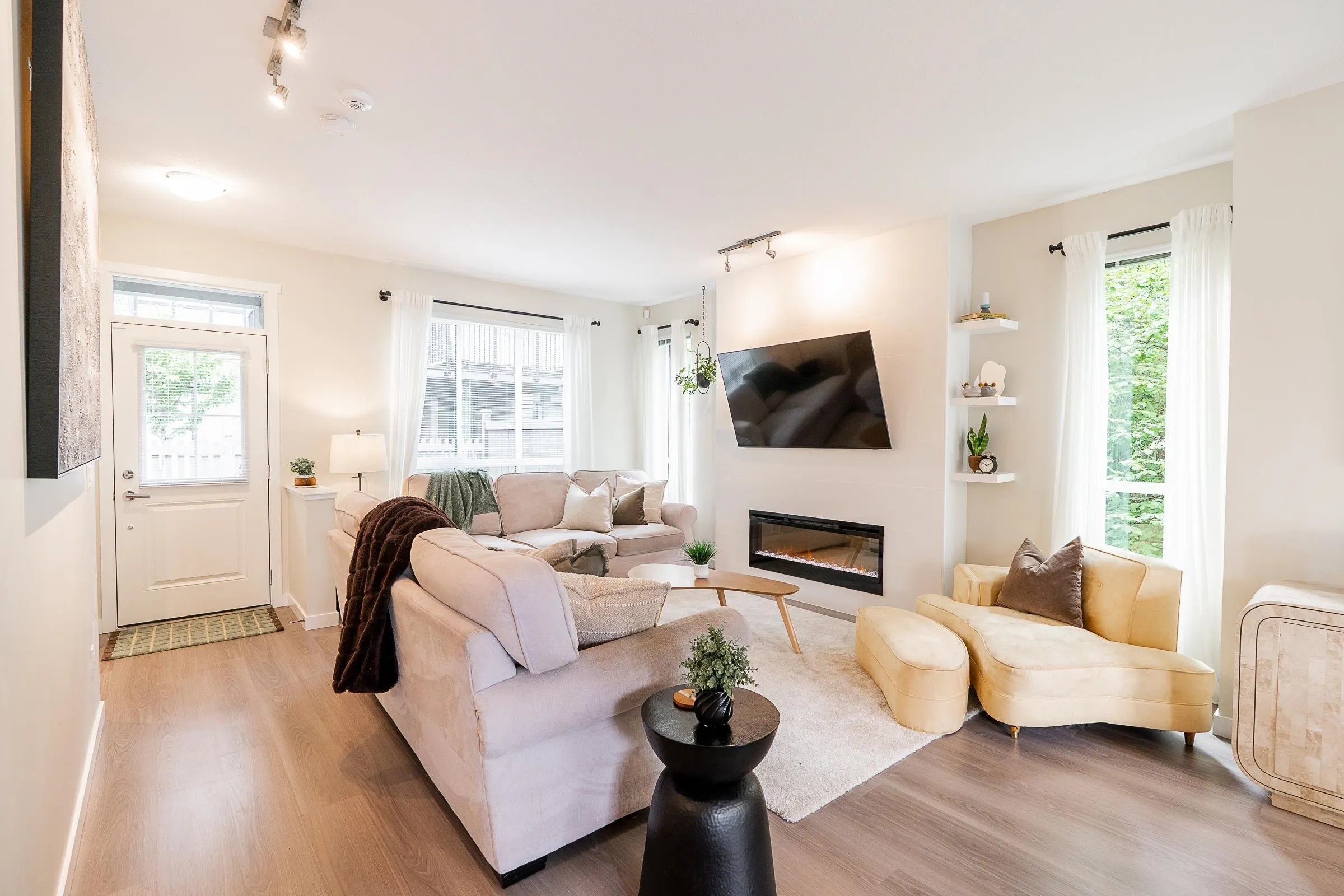 91 3500 Burke Village Promenade