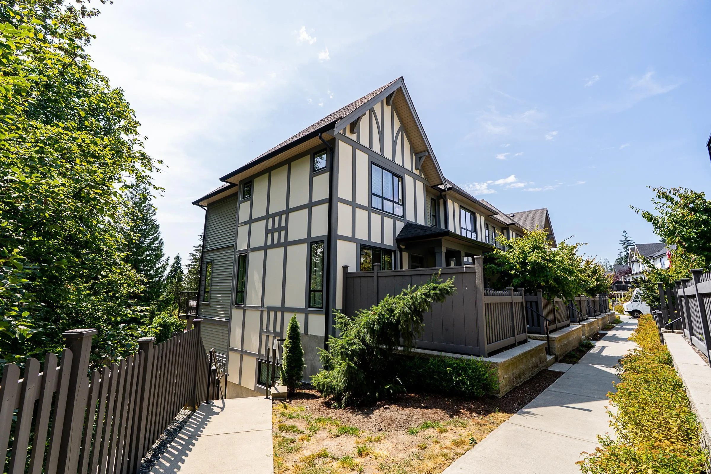 91 3500 Burke Village Promenade