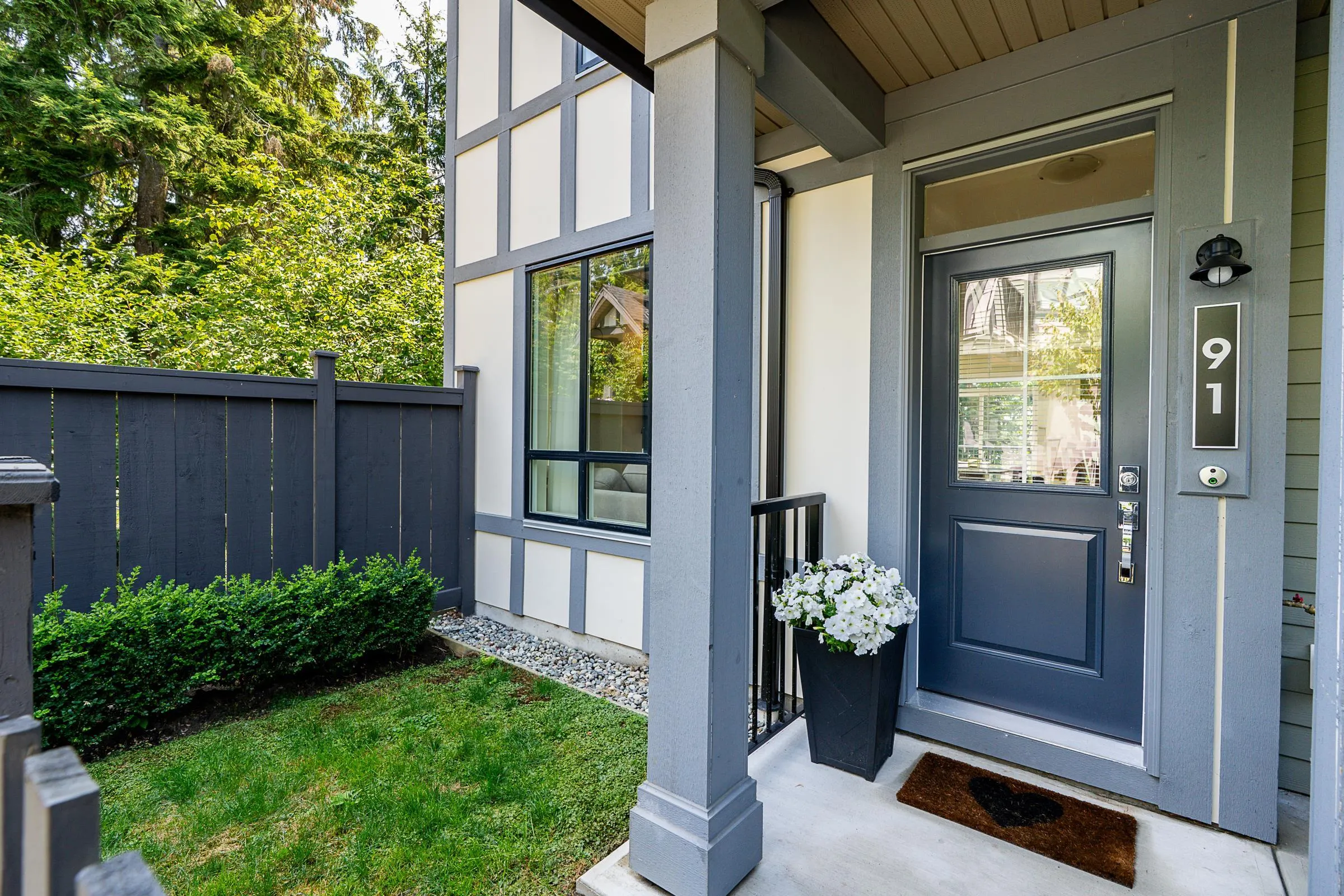 91 3500 Burke Village Promenade