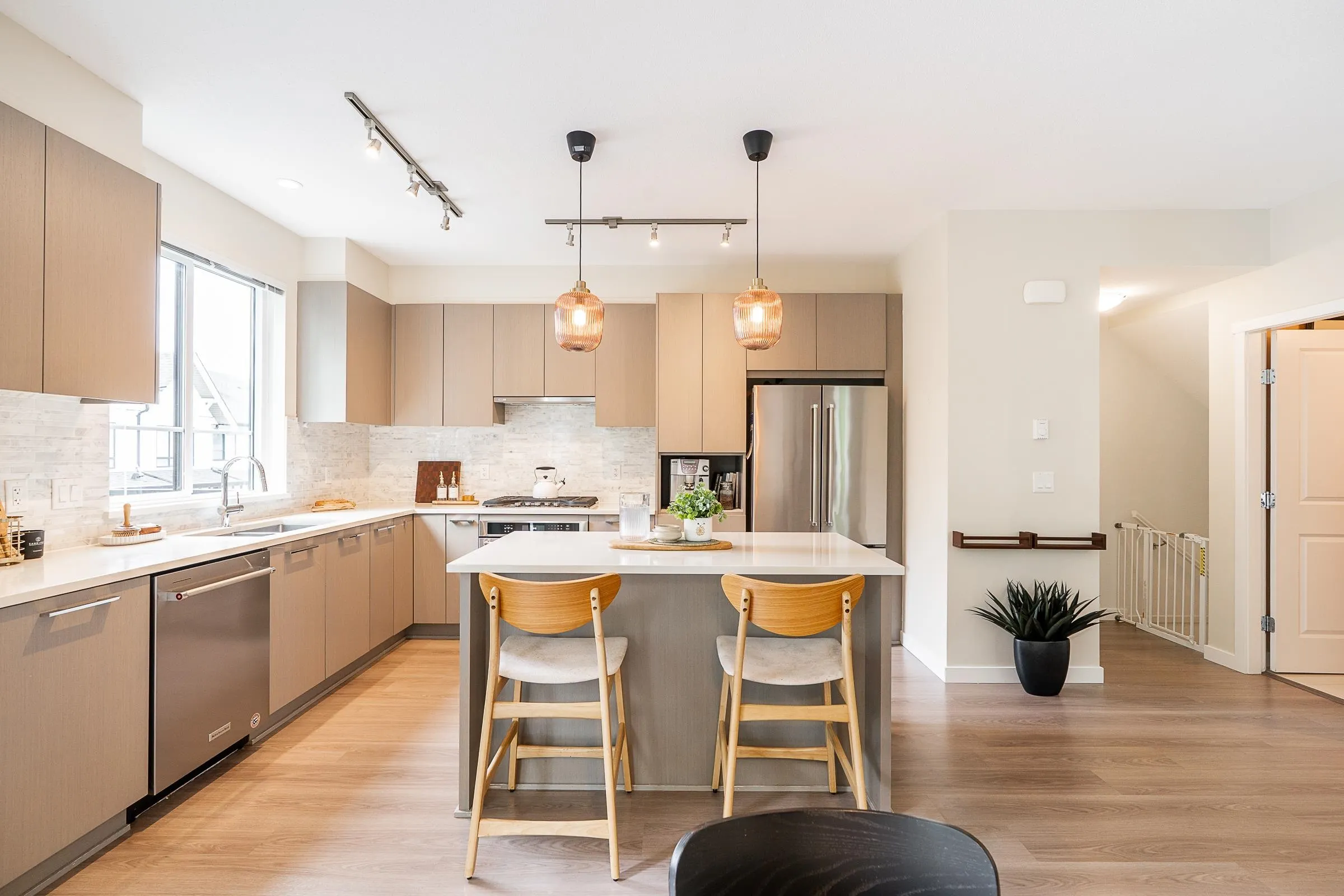 91 3500 Burke Village Promenade