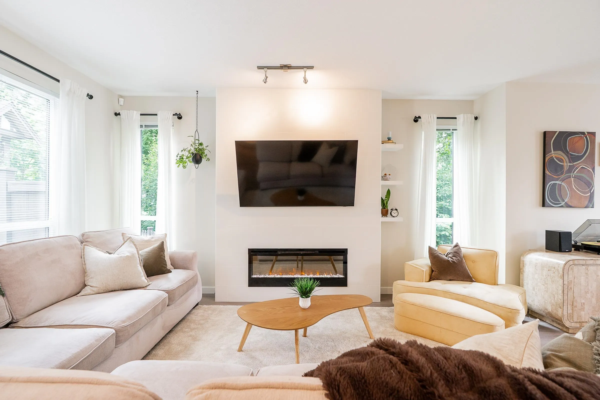 91 3500 Burke Village Promenade