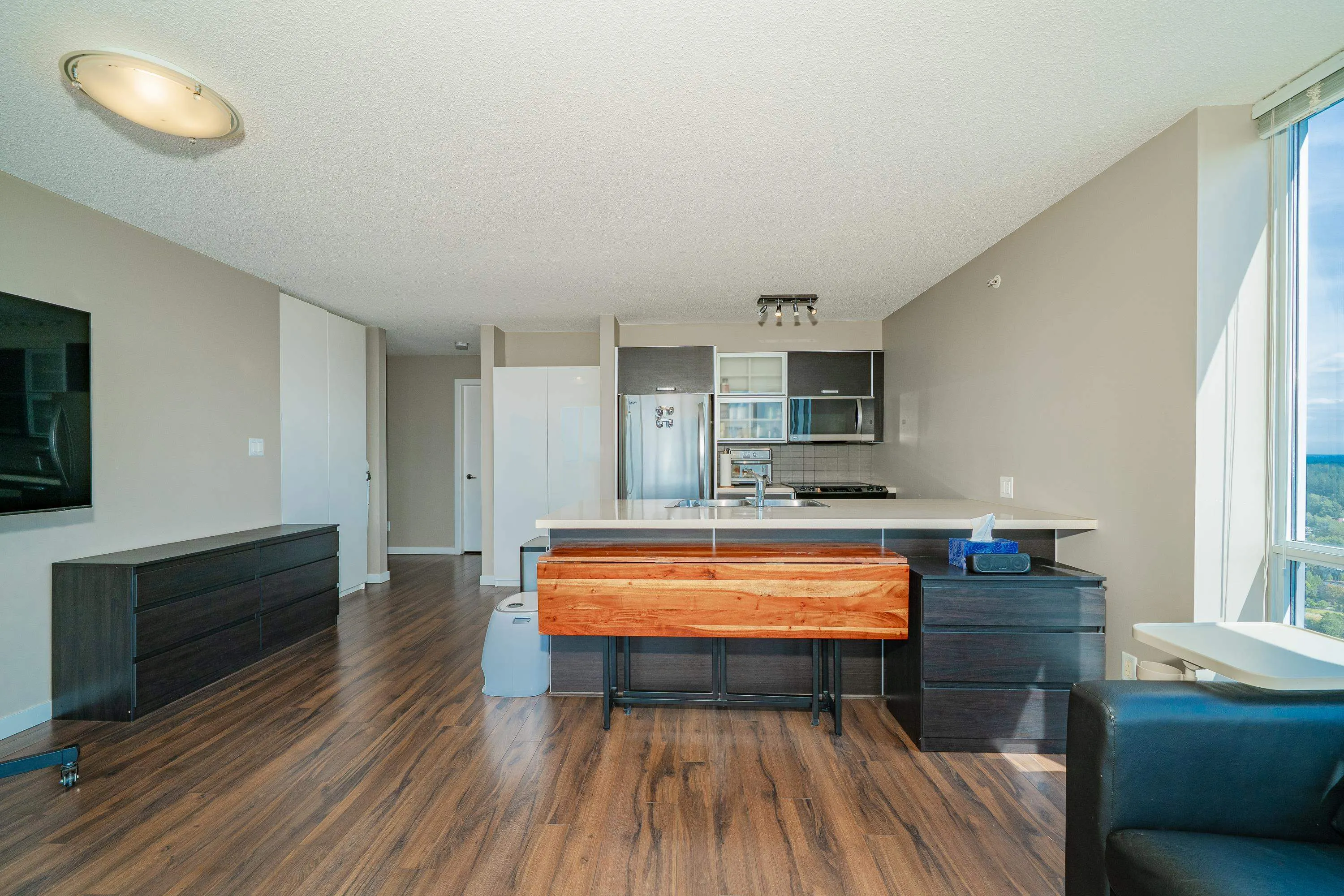 3607 9981 Whalley Boulevard