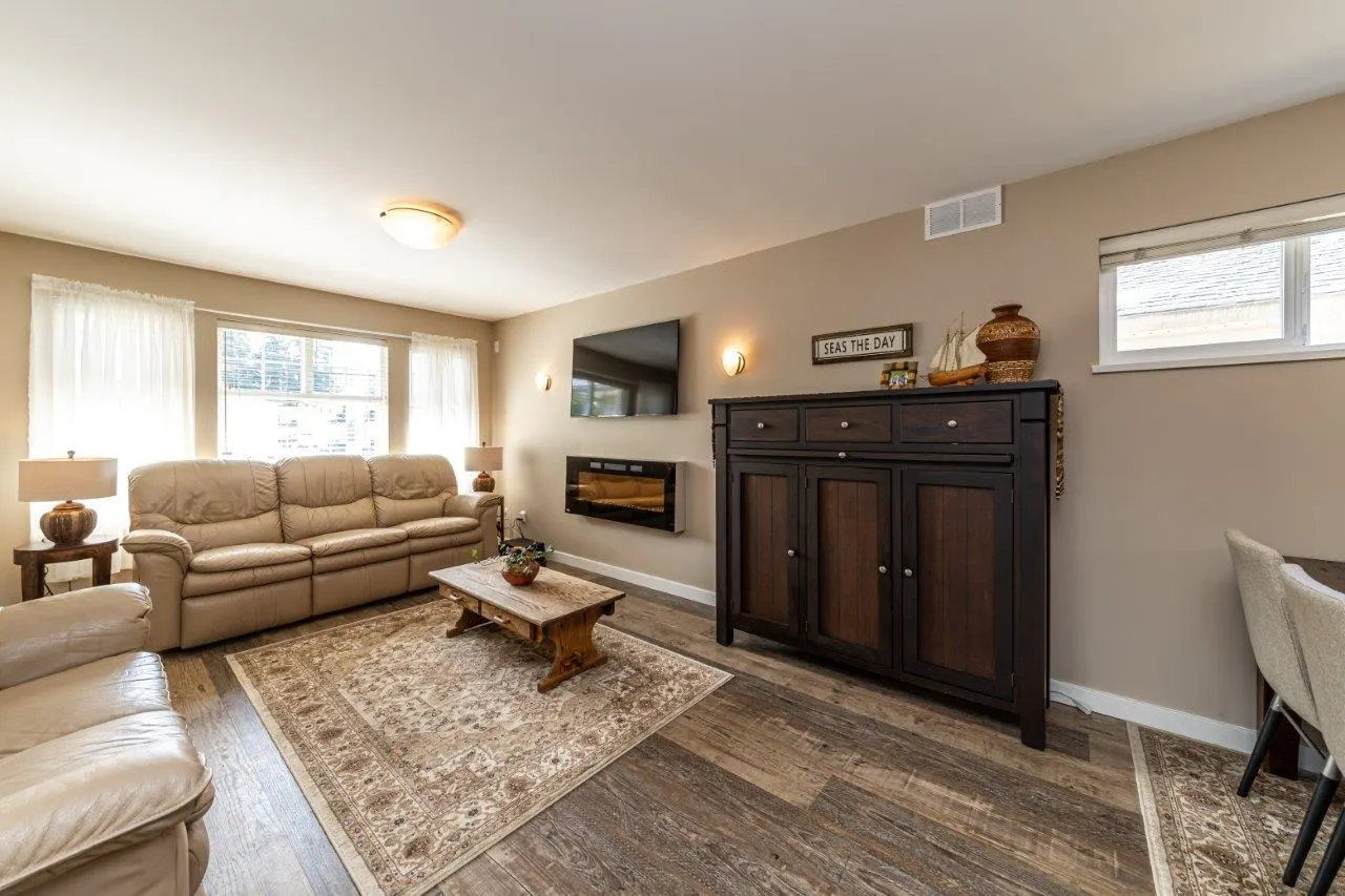 347 Seymour River Place