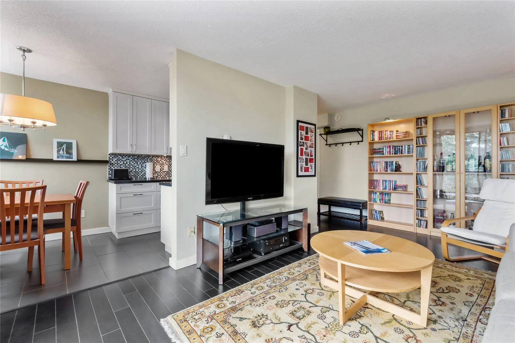1005 320 Royal Avenue
