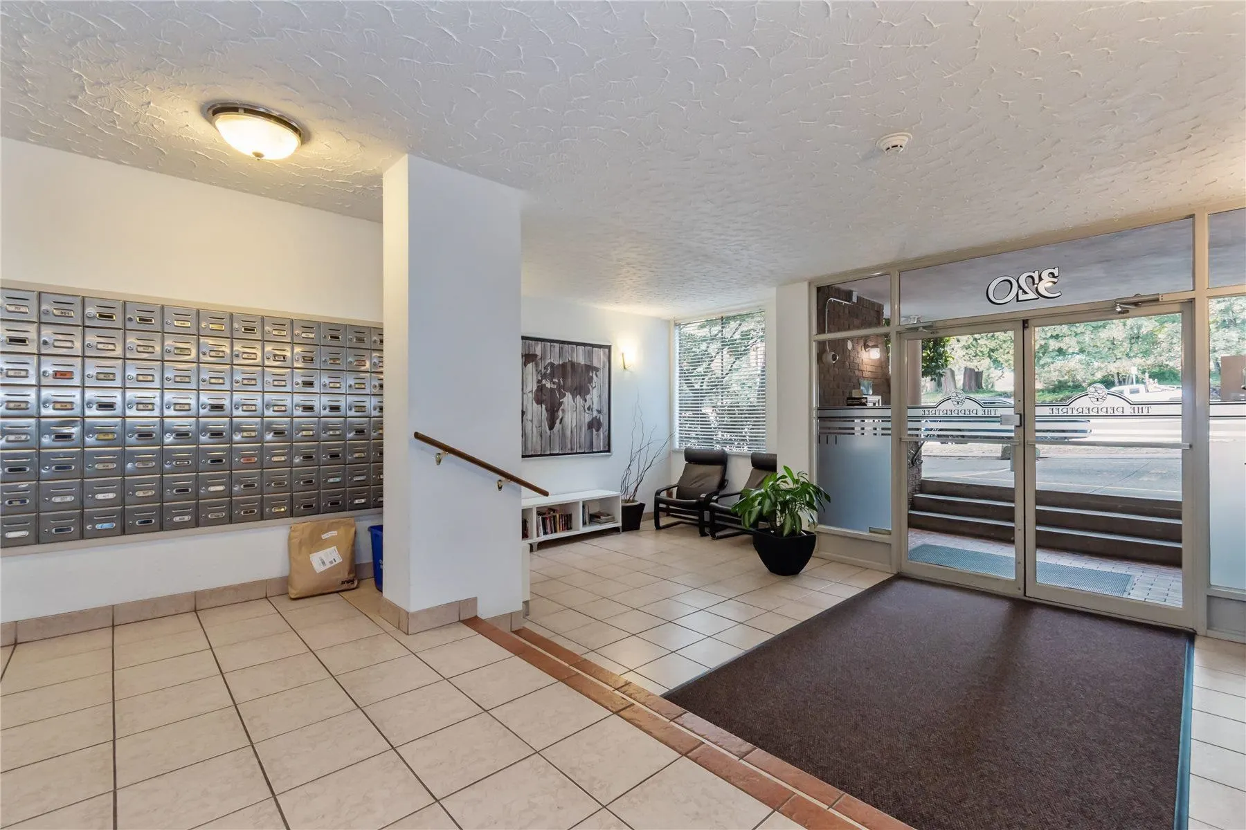 1005 320 Royal Avenue
