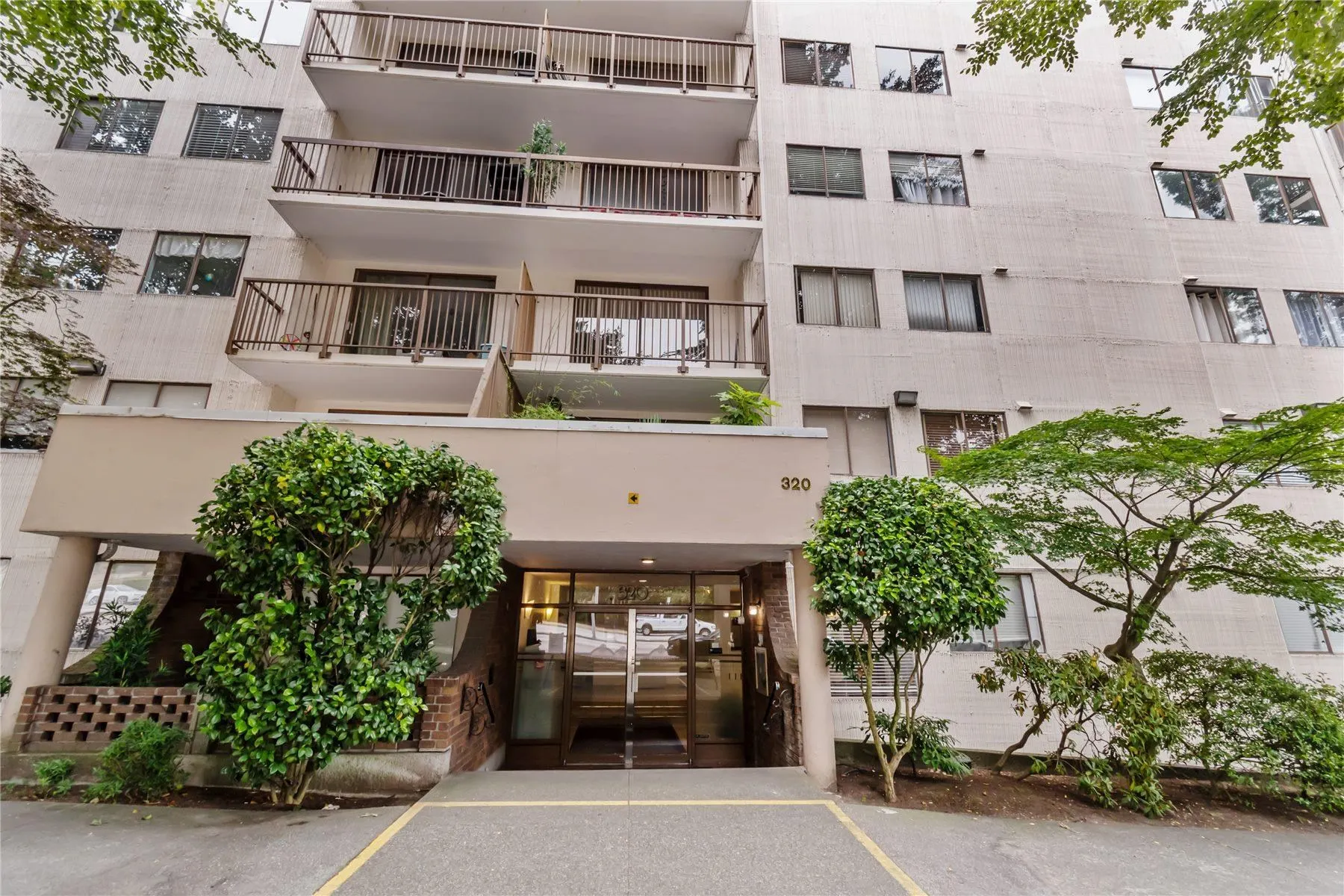 1005 320 Royal Avenue