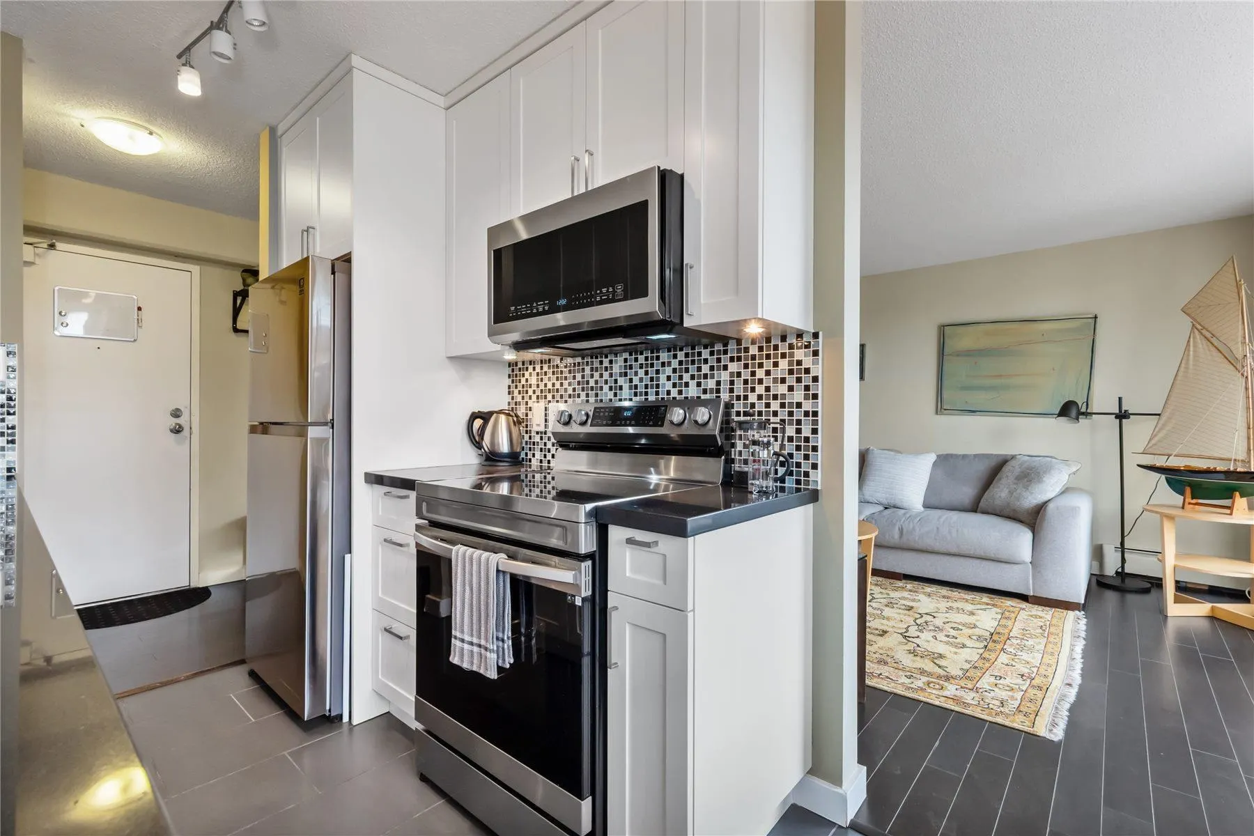 1005 320 Royal Avenue