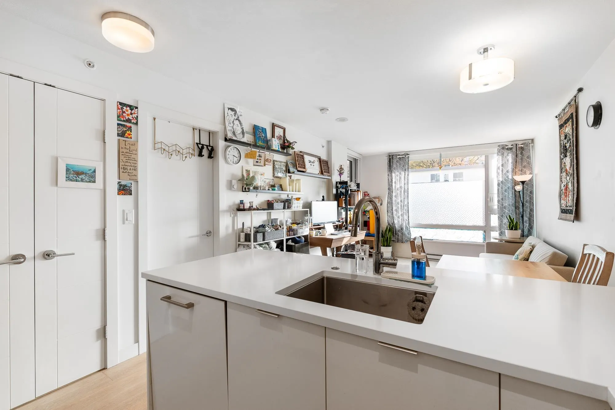 502 238 W Broadway