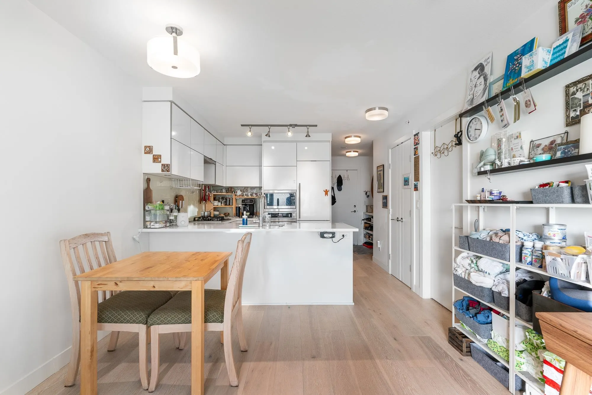 502 238 W Broadway