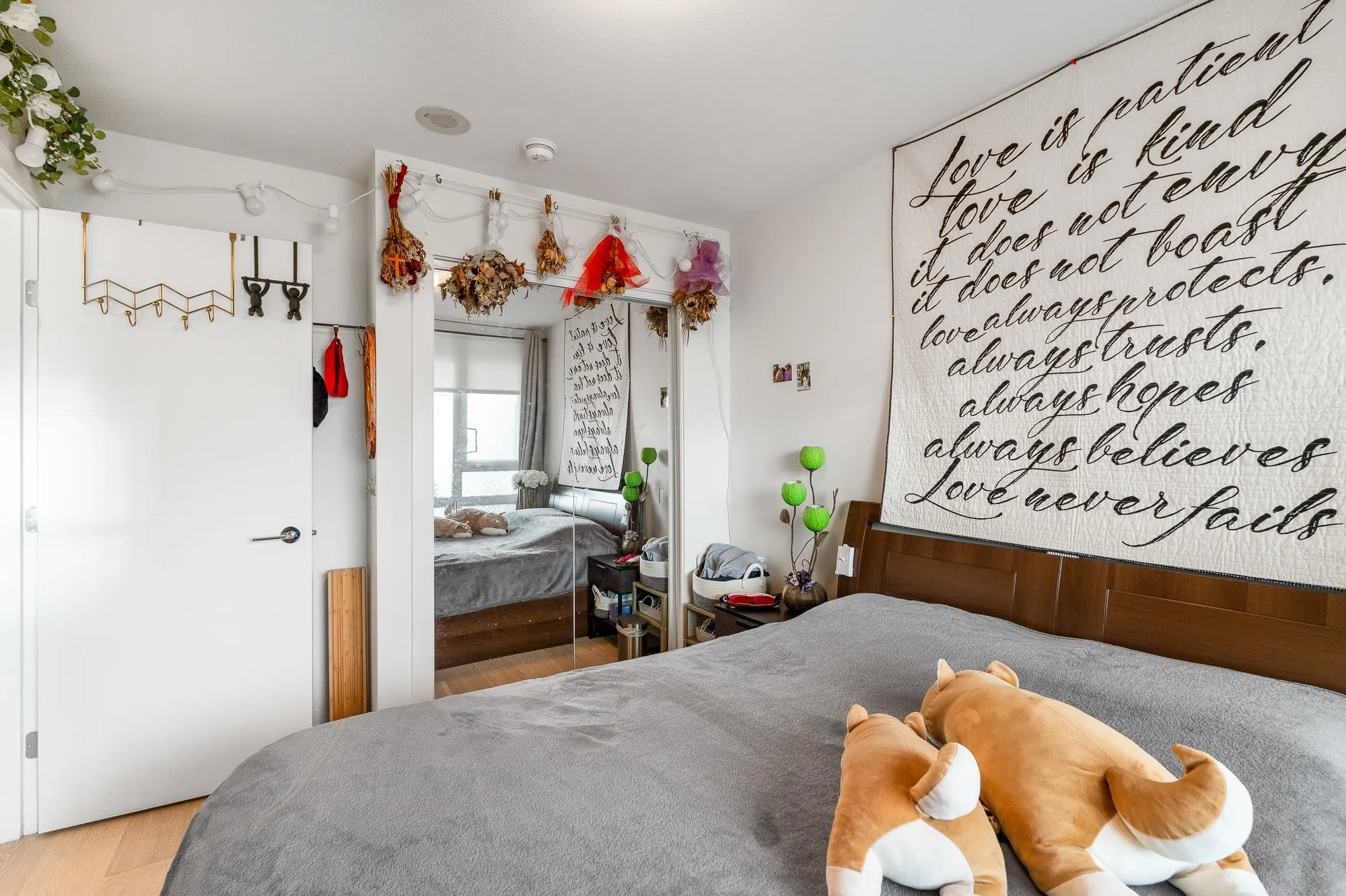 502 238 W Broadway