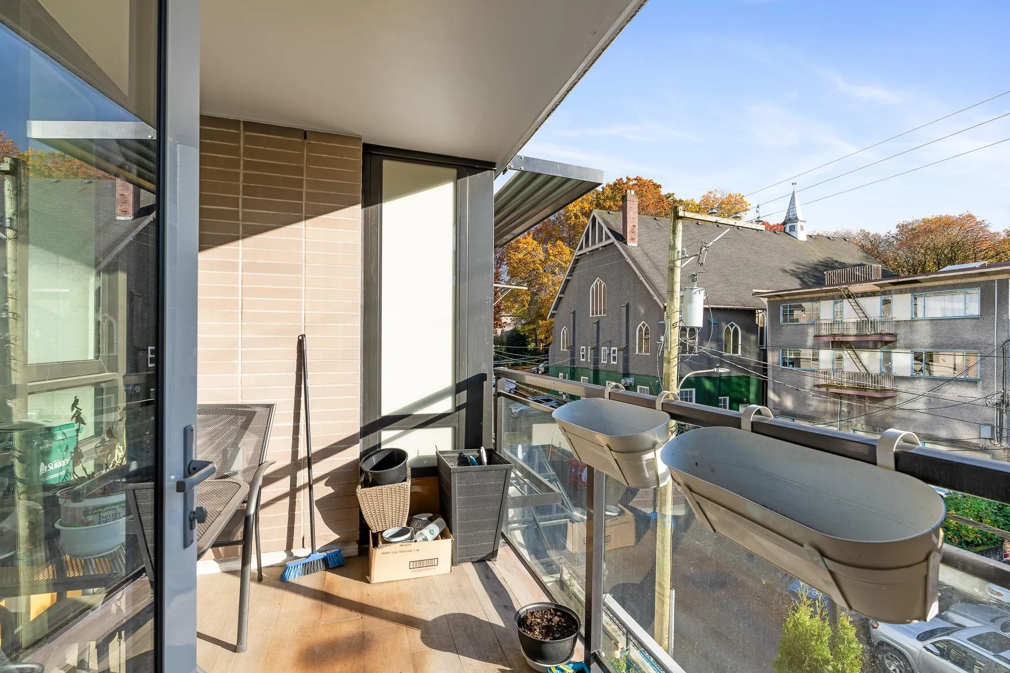 502 238 W Broadway