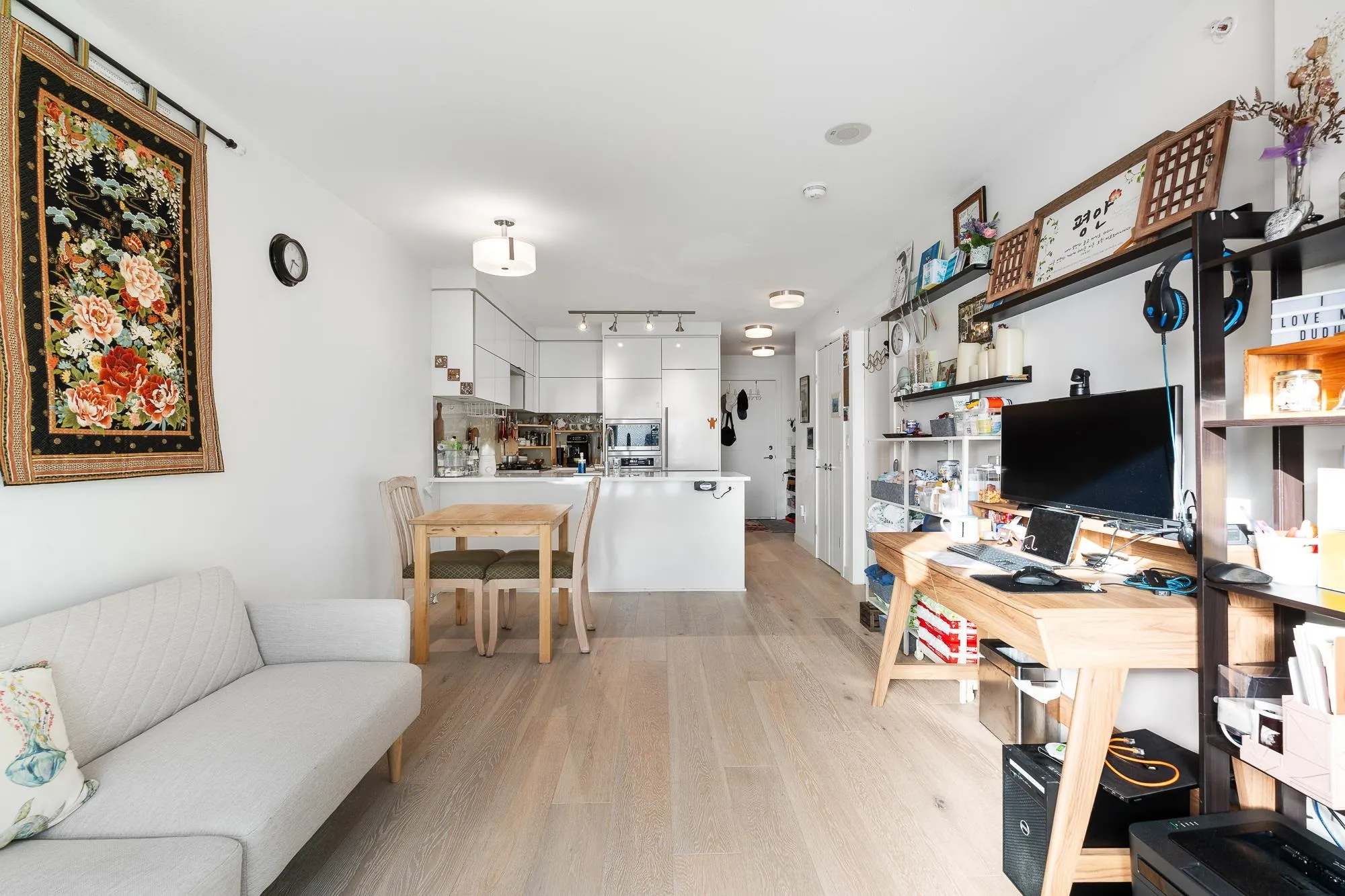 502 238 W Broadway